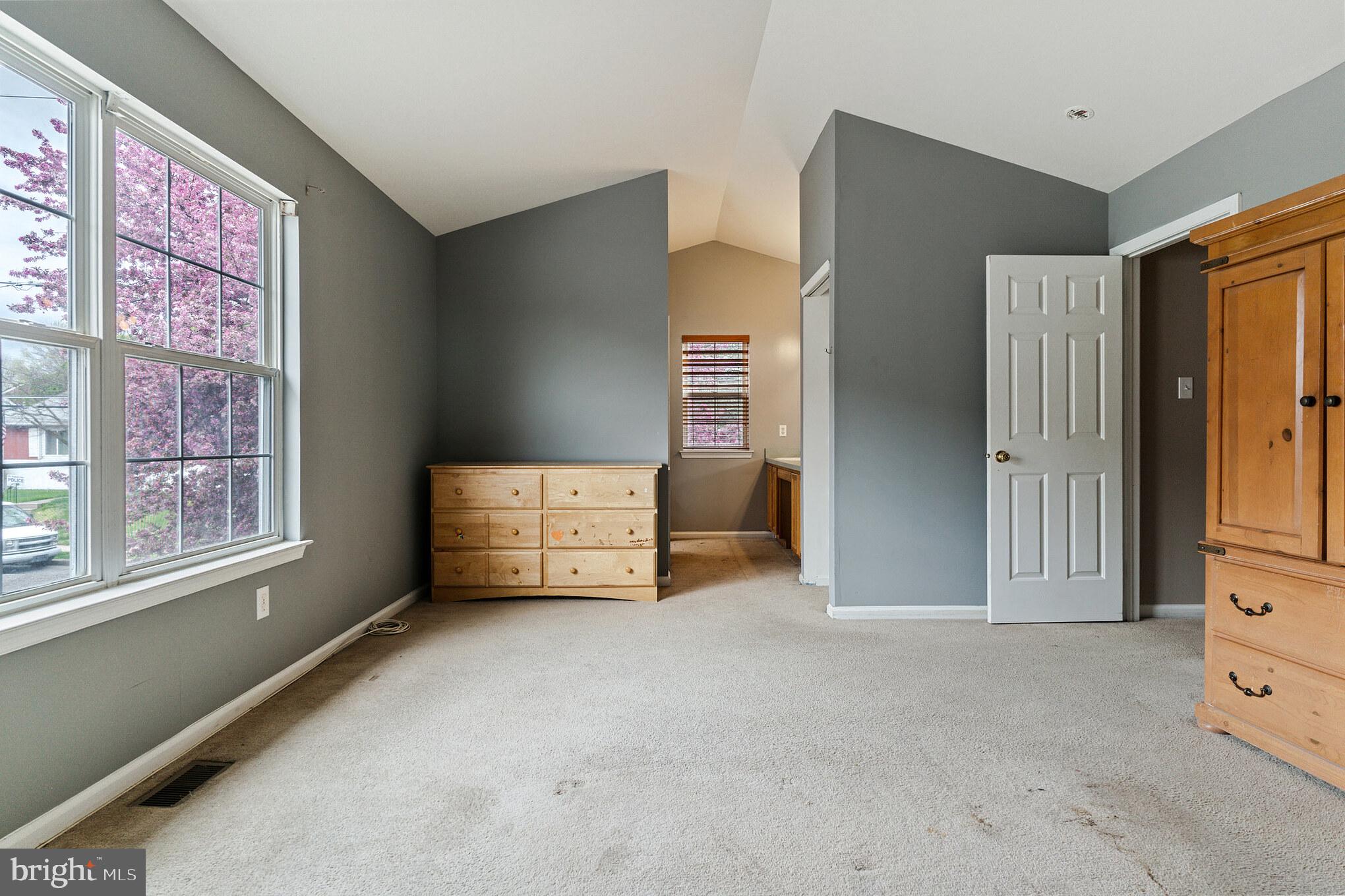 FOX CHASE - Residential