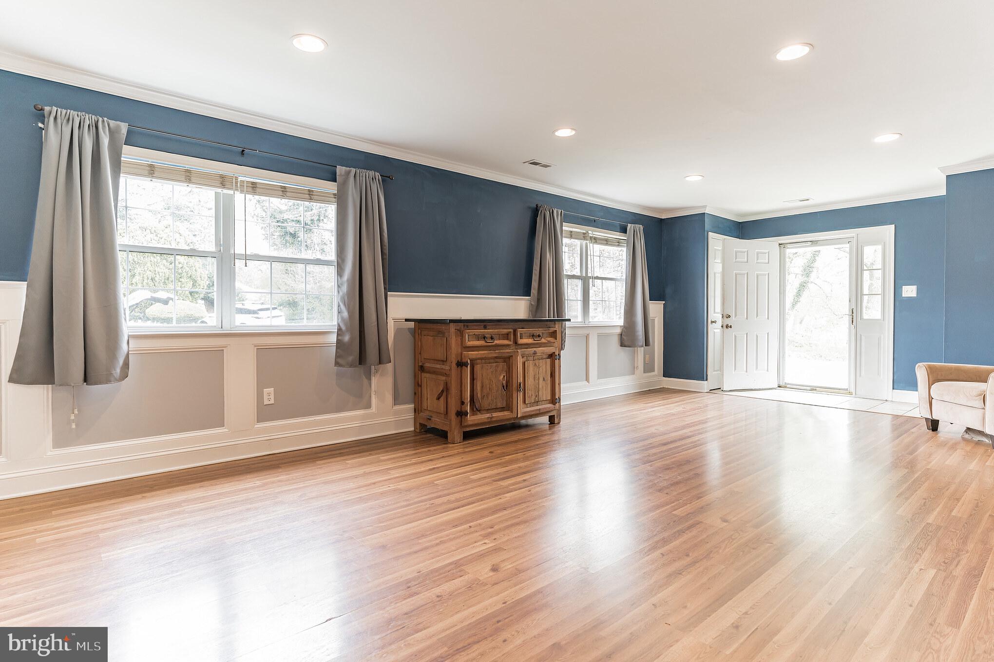 FOX CHASE - Residential