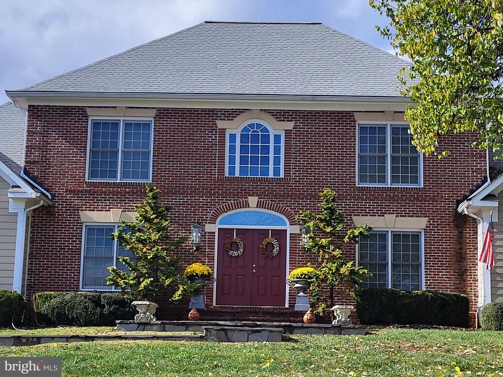 Photo of 1 Ayr Street SW, LEESBURG, VA 20175 (MLS # VALO2110320)