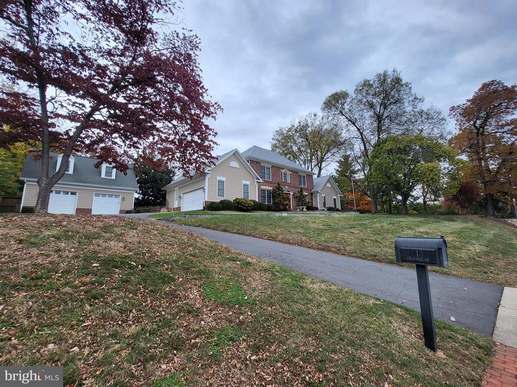 Photo of 1 Ayr Street SW, LEESBURG, VA 20175 (MLS # VALO2110320)