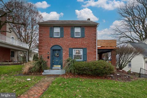 Photo of 714 S Spruce Street, Elizabethtown, PA 17022 (MLS # PALA2046072)