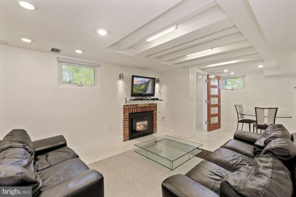 3640 EVERETT ST NW, WASHINGTON, DC 20008 - Image 9db8bf0cc5ee71b93453df75c33a08de/4247219116