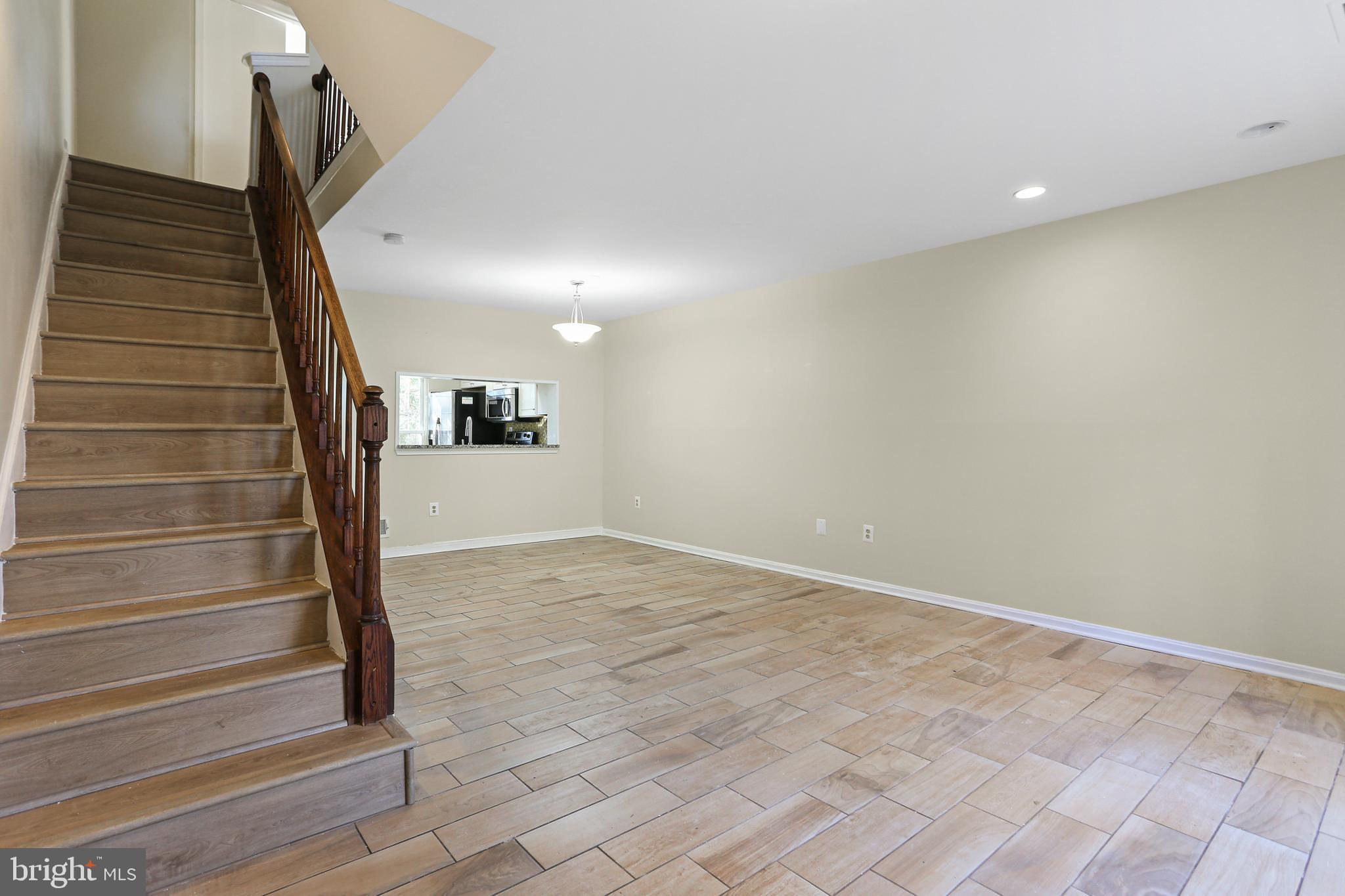 GLENSHIRE TOWNE - Residential Lease