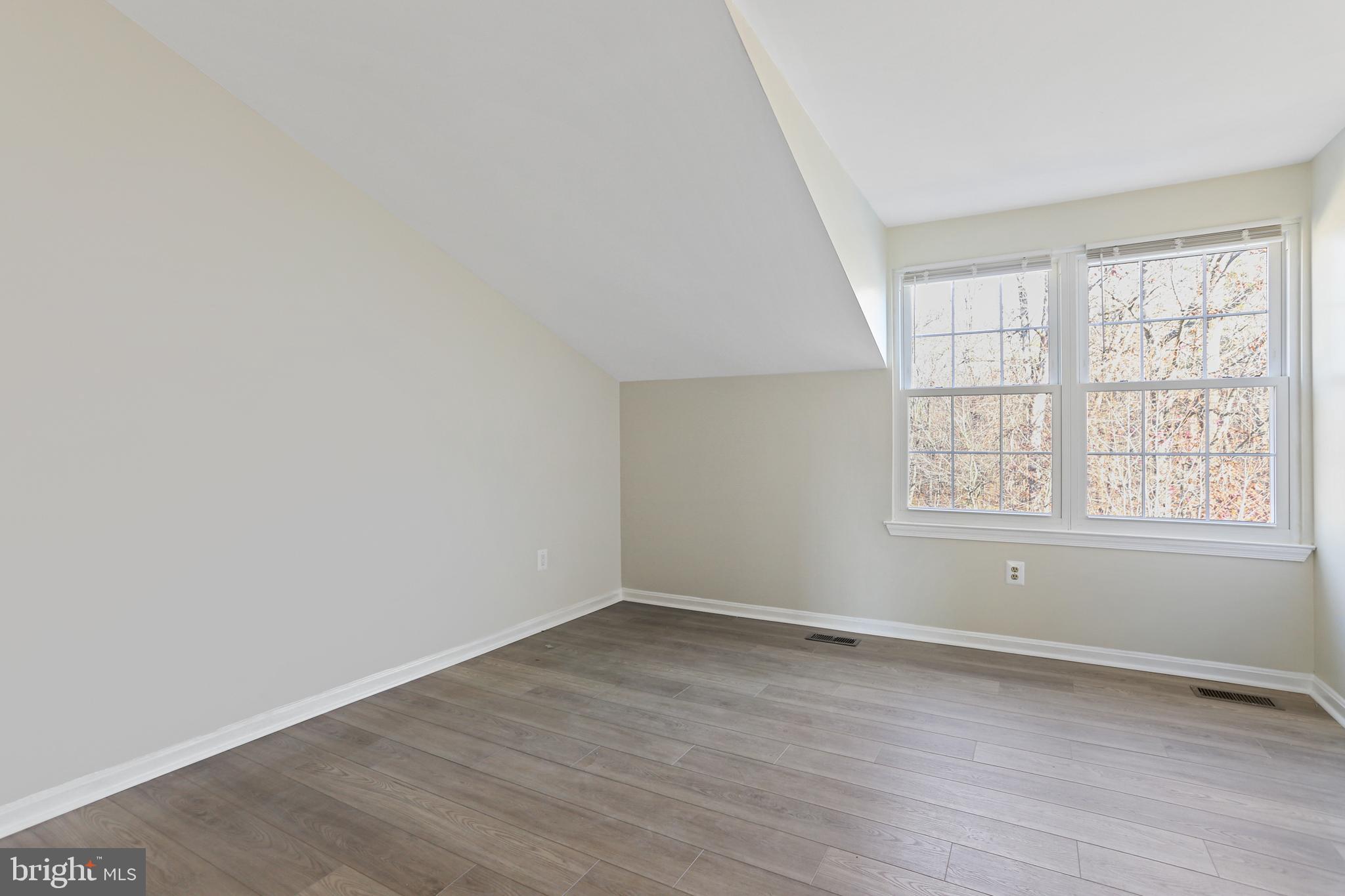 GLENSHIRE TOWNE - Residential Lease