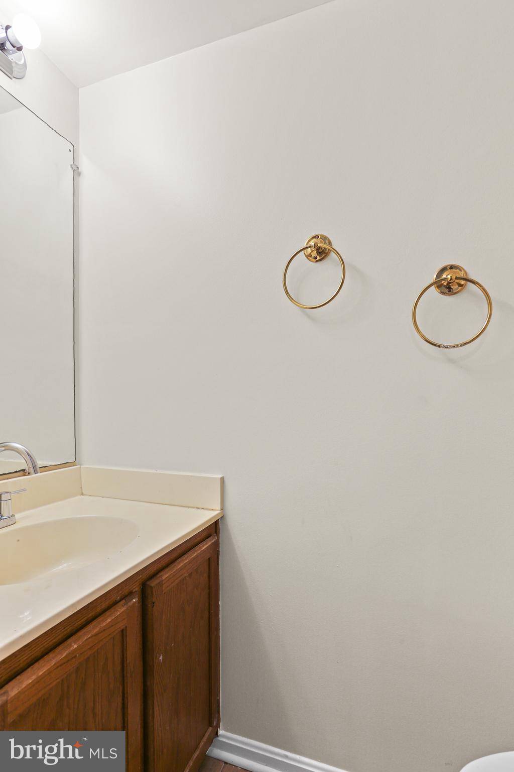 GLENSHIRE TOWNE - Residential Lease