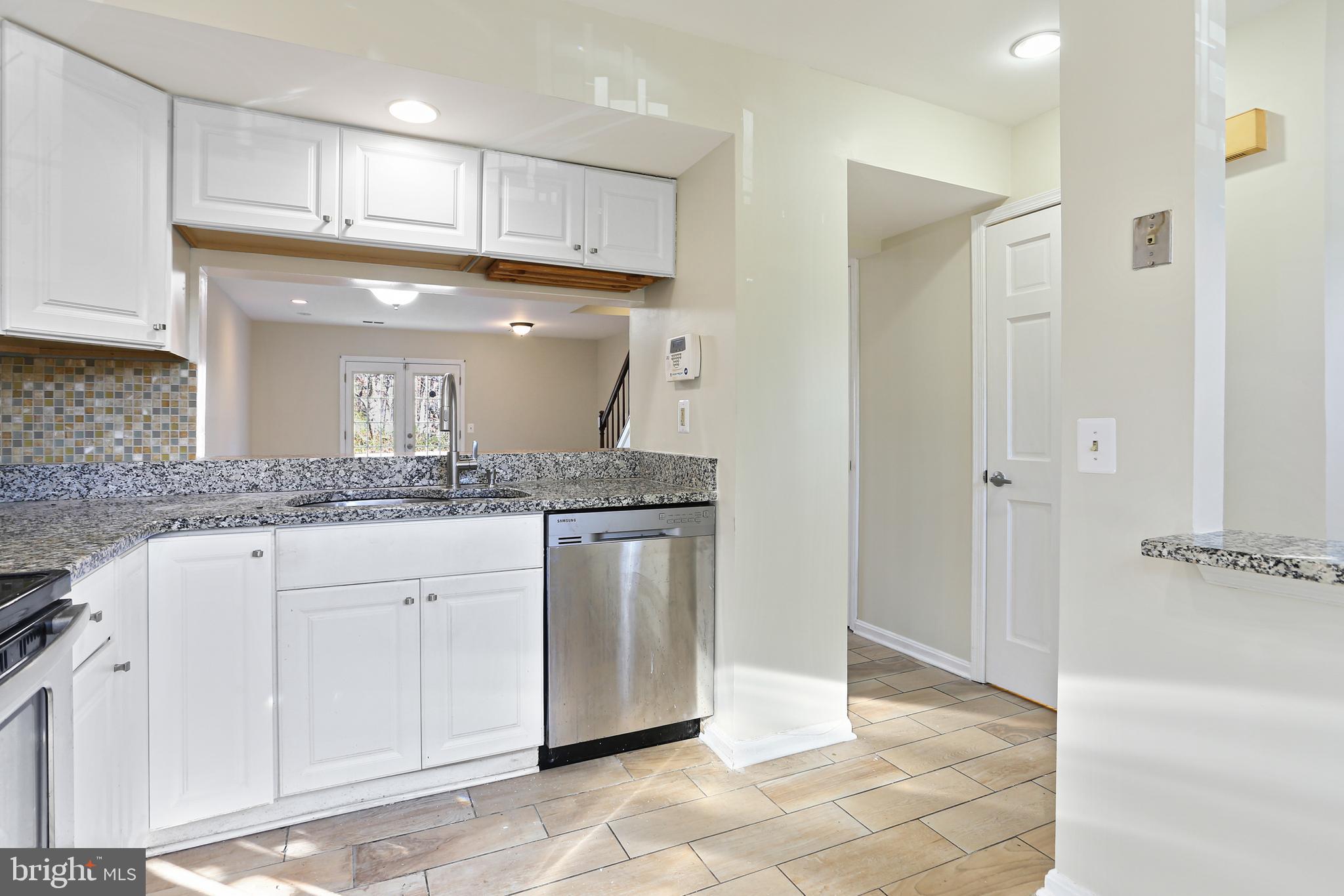 GLENSHIRE TOWNE - Residential Lease