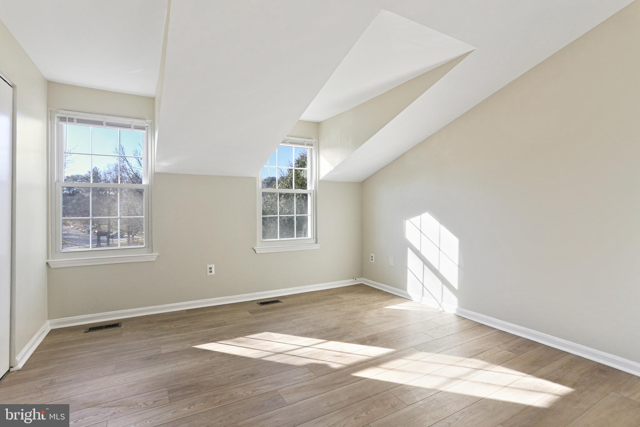 GLENSHIRE TOWNE - Residential Lease