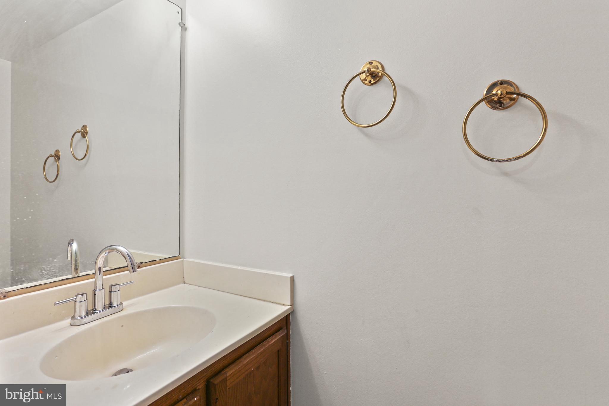 GLENSHIRE TOWNE - Residential Lease