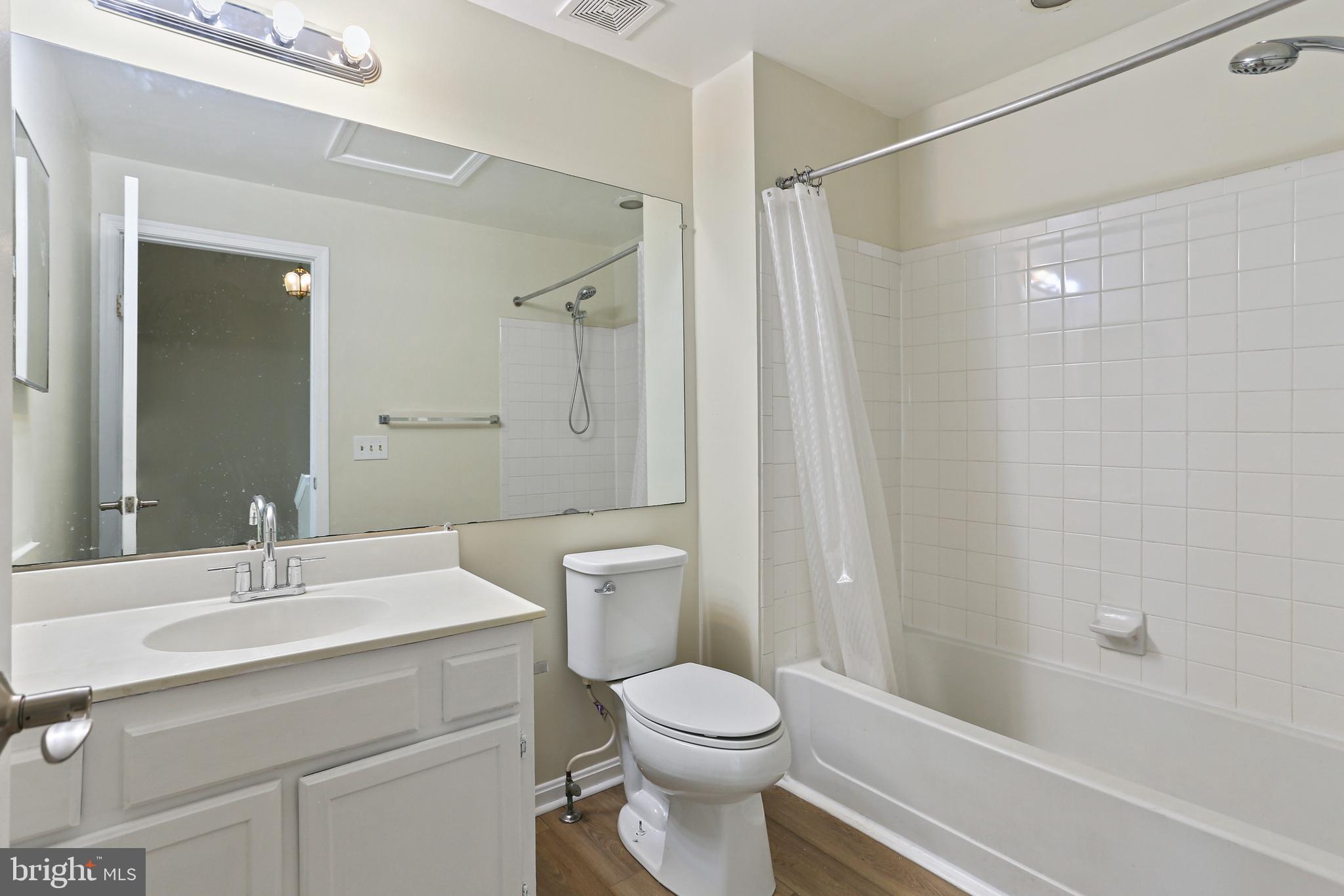 GLENSHIRE TOWNE - Residential Lease