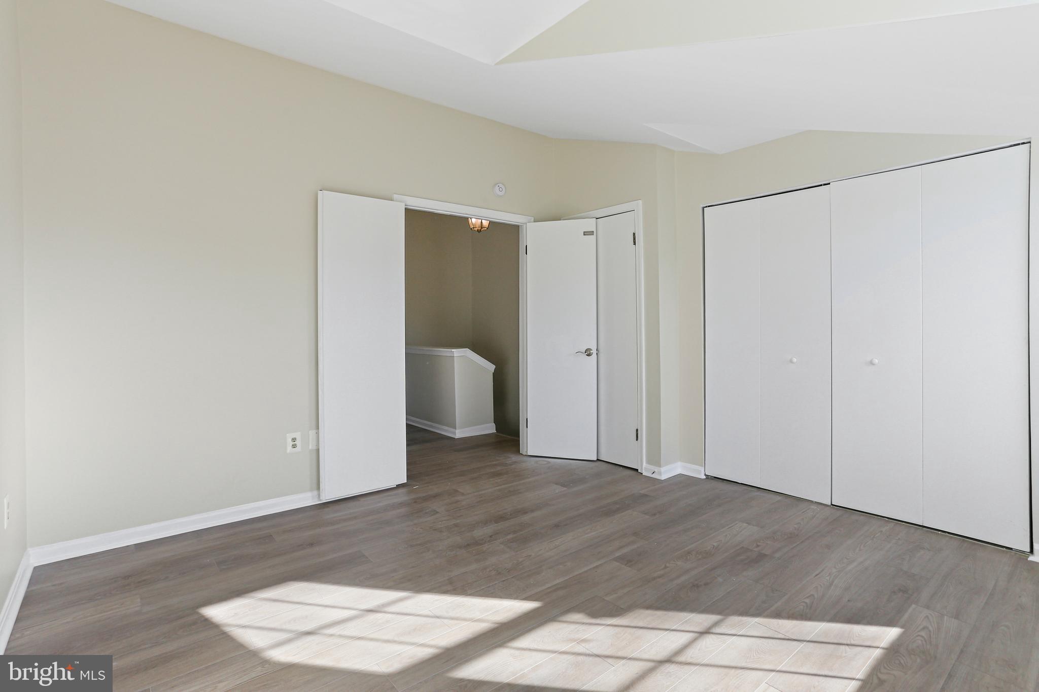 GLENSHIRE TOWNE - Residential Lease