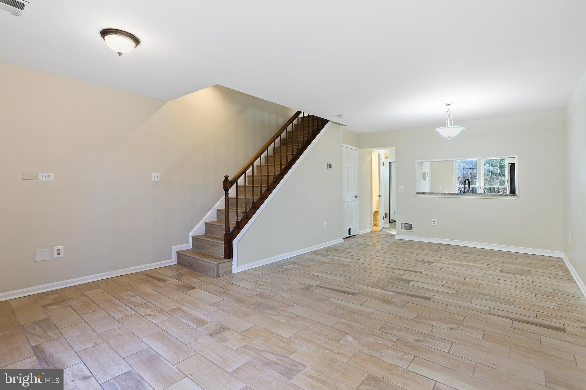 GLENSHIRE TOWNE - Residential Lease