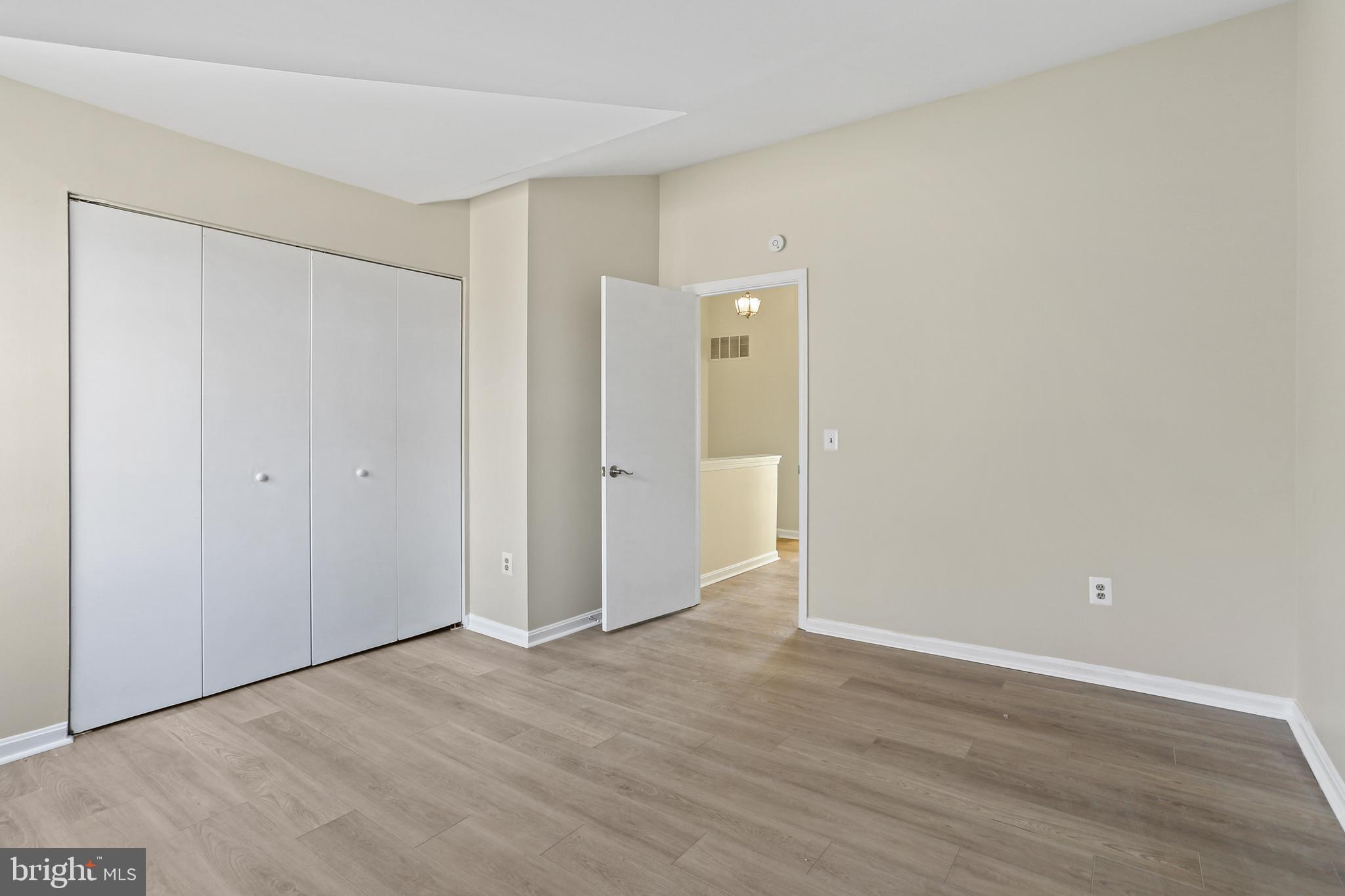 GLENSHIRE TOWNE - Residential Lease