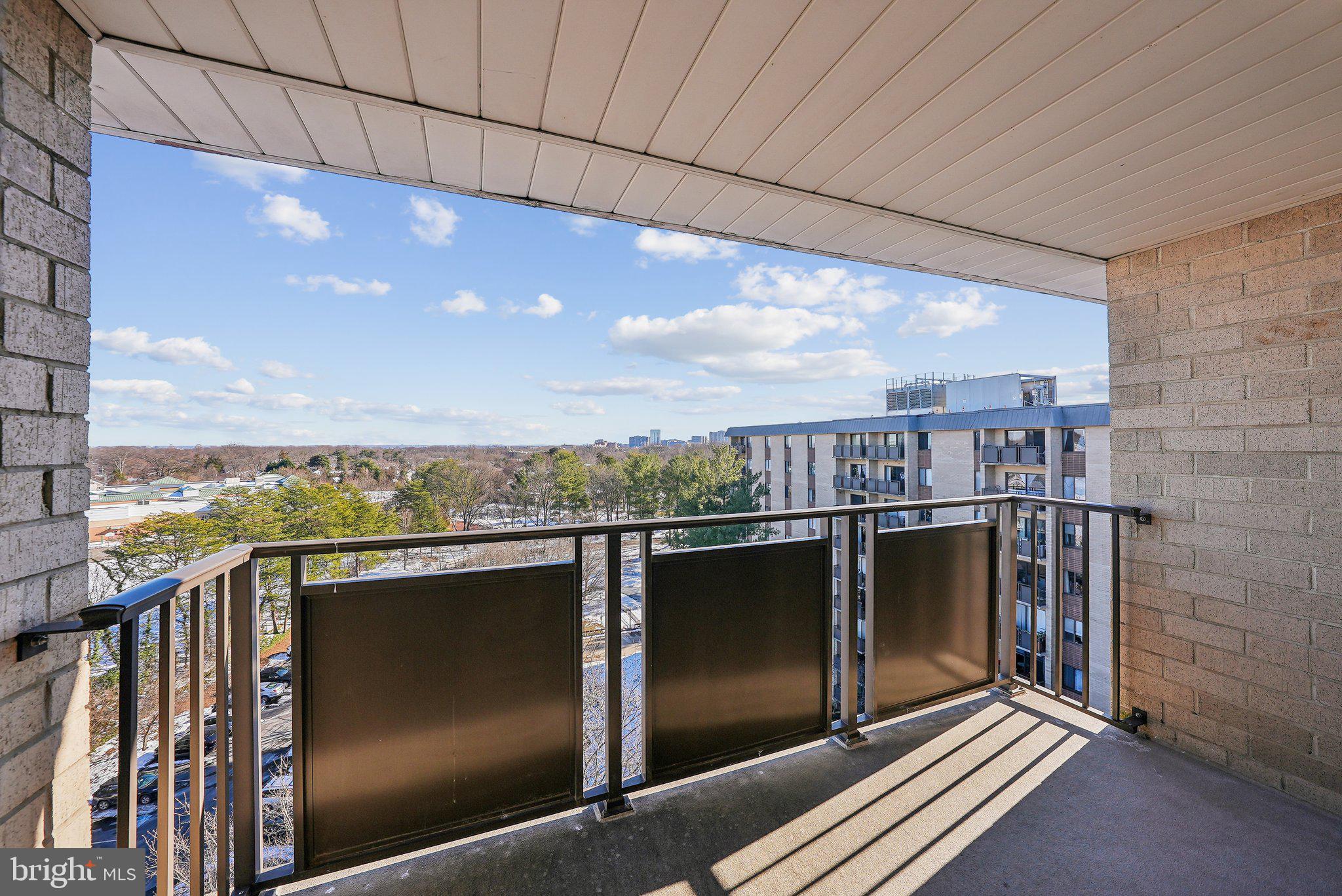 WOODLAKE TOWERS - Residential