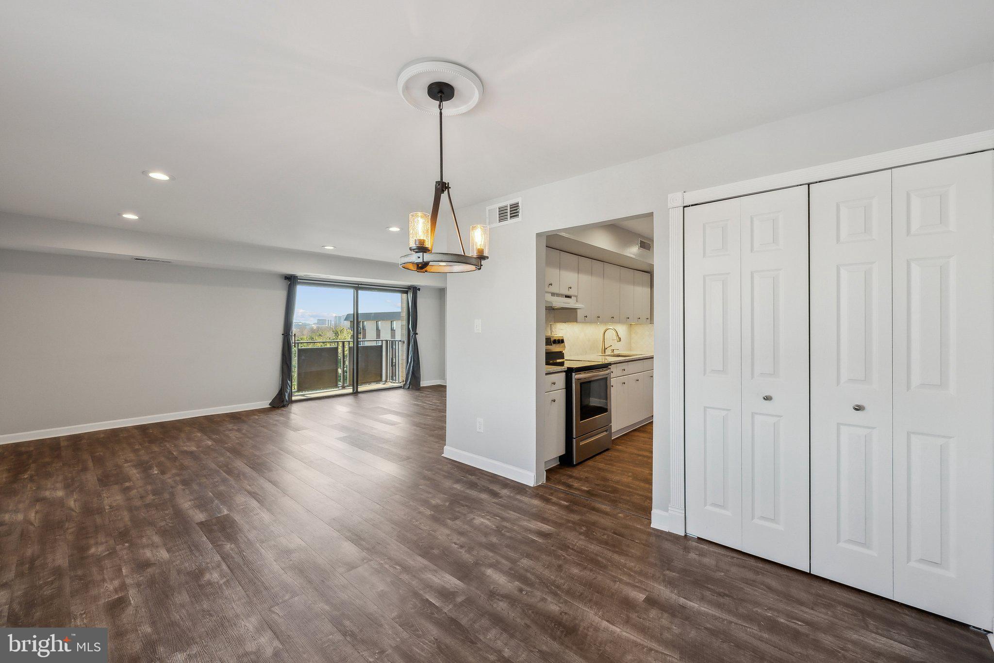 WOODLAKE TOWERS - Residential