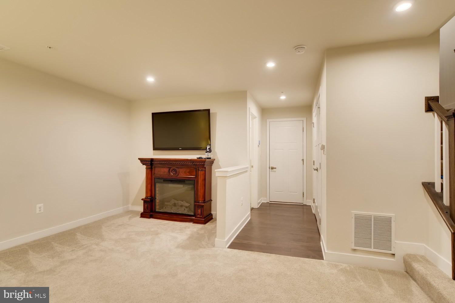 GREENLEIGH AT CROSSROADS - Residential Lease