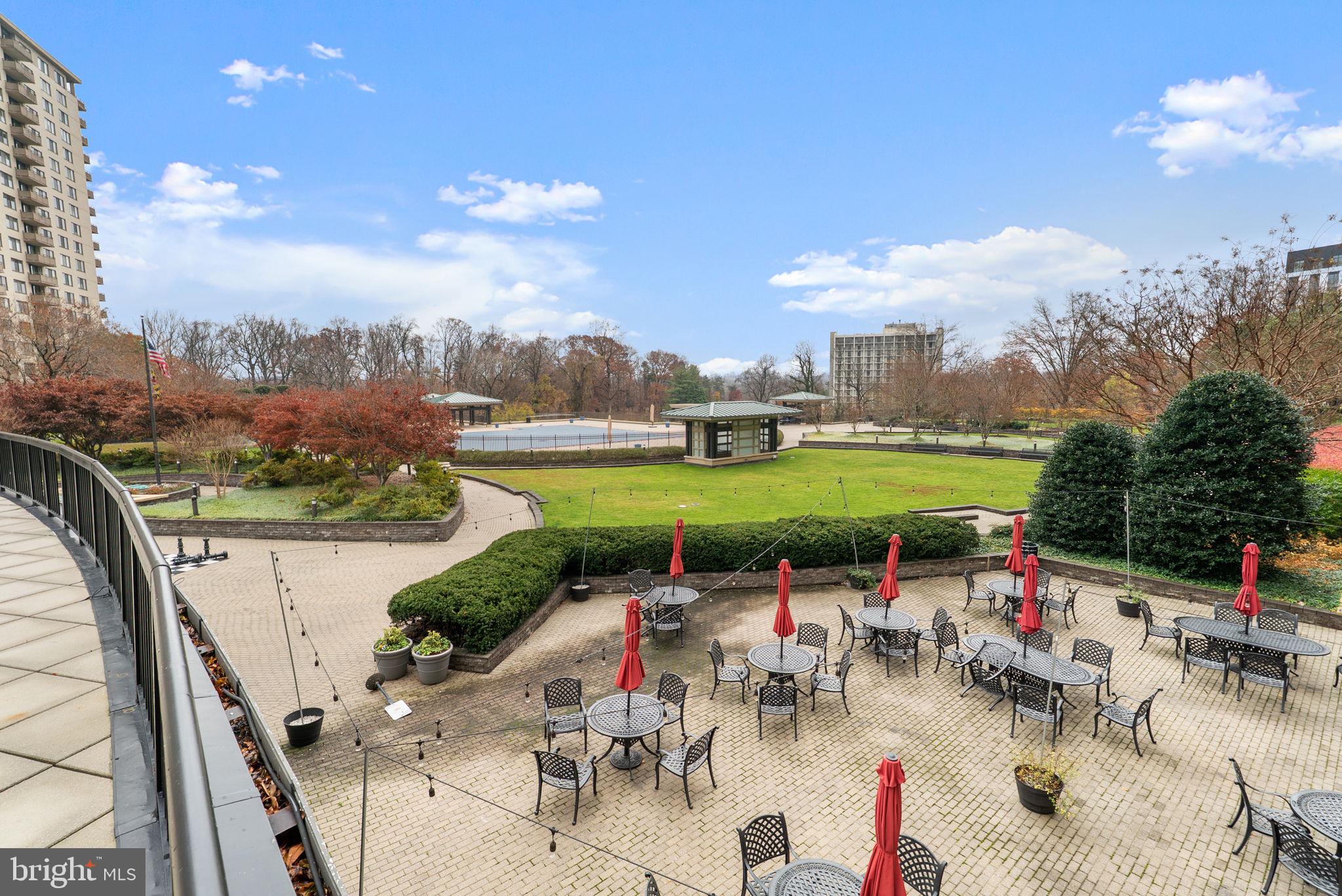 PROMENADE TOWERS - Residential