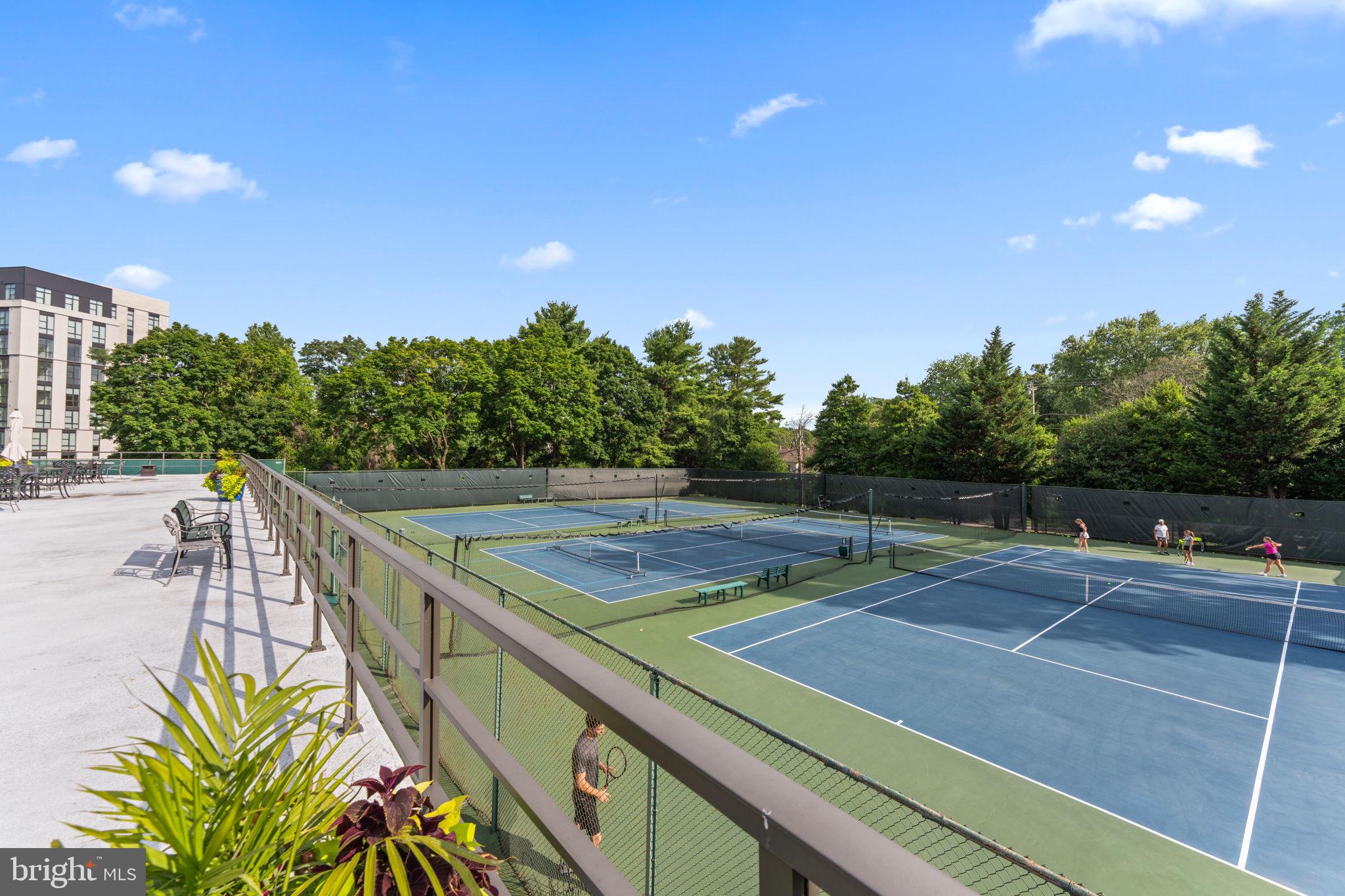 PROMENADE TOWERS - Residential