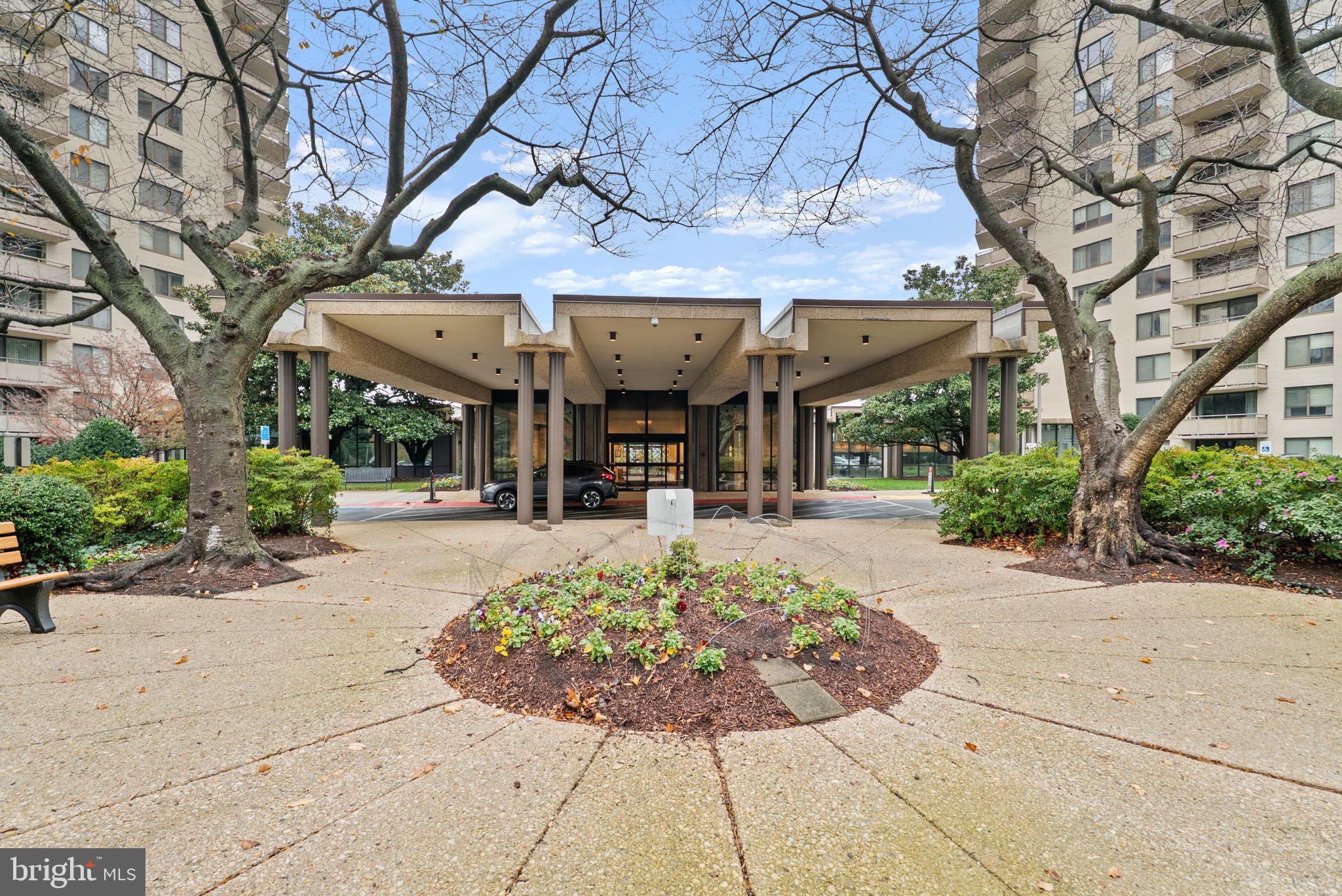 PROMENADE TOWERS - Residential