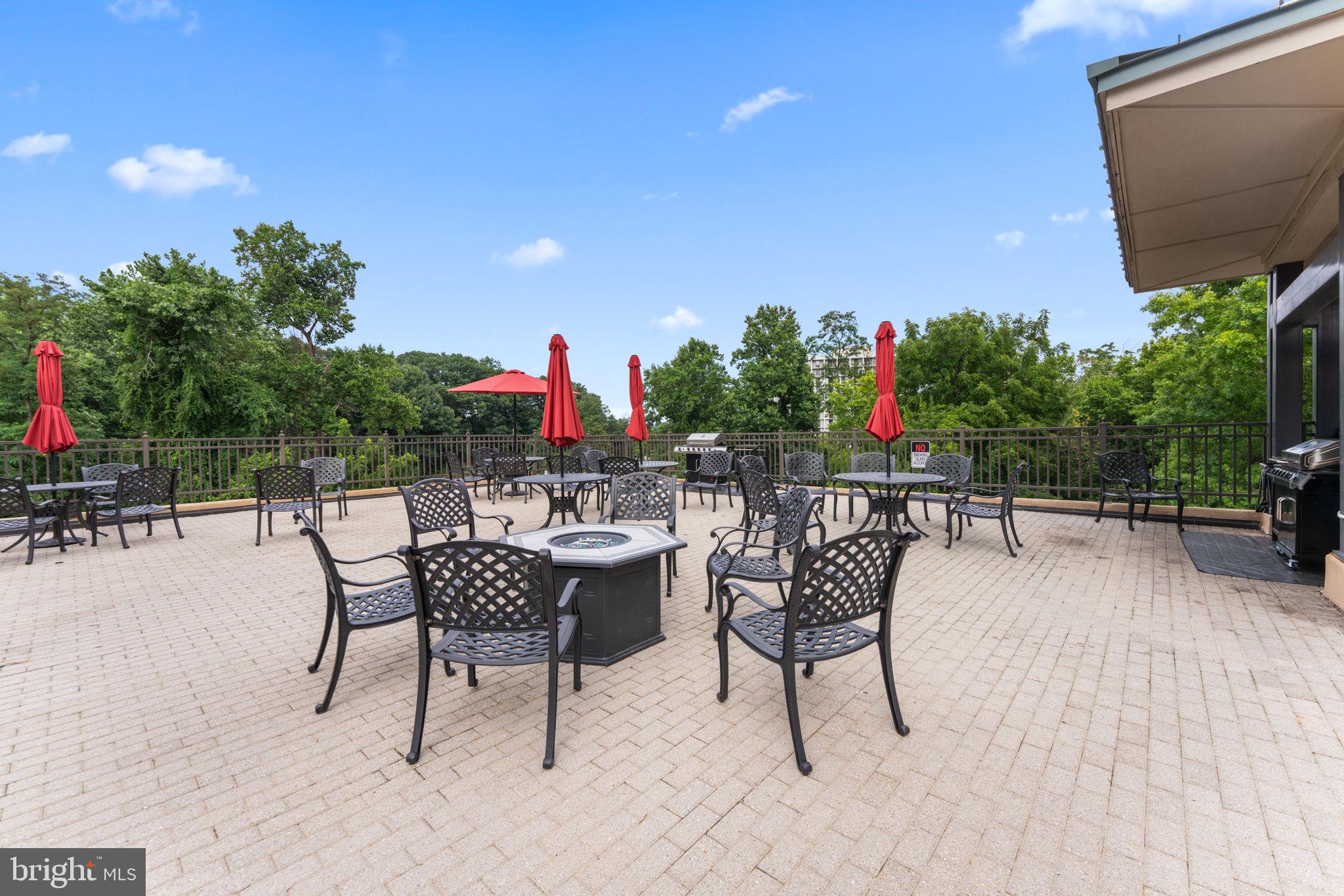 PROMENADE TOWERS - Residential