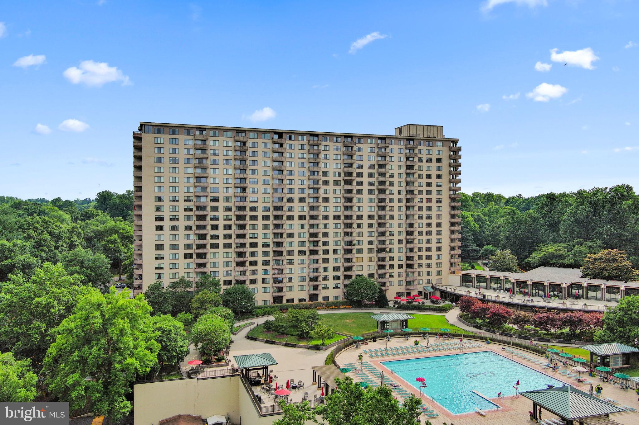 PROMENADE TOWERS - Residential