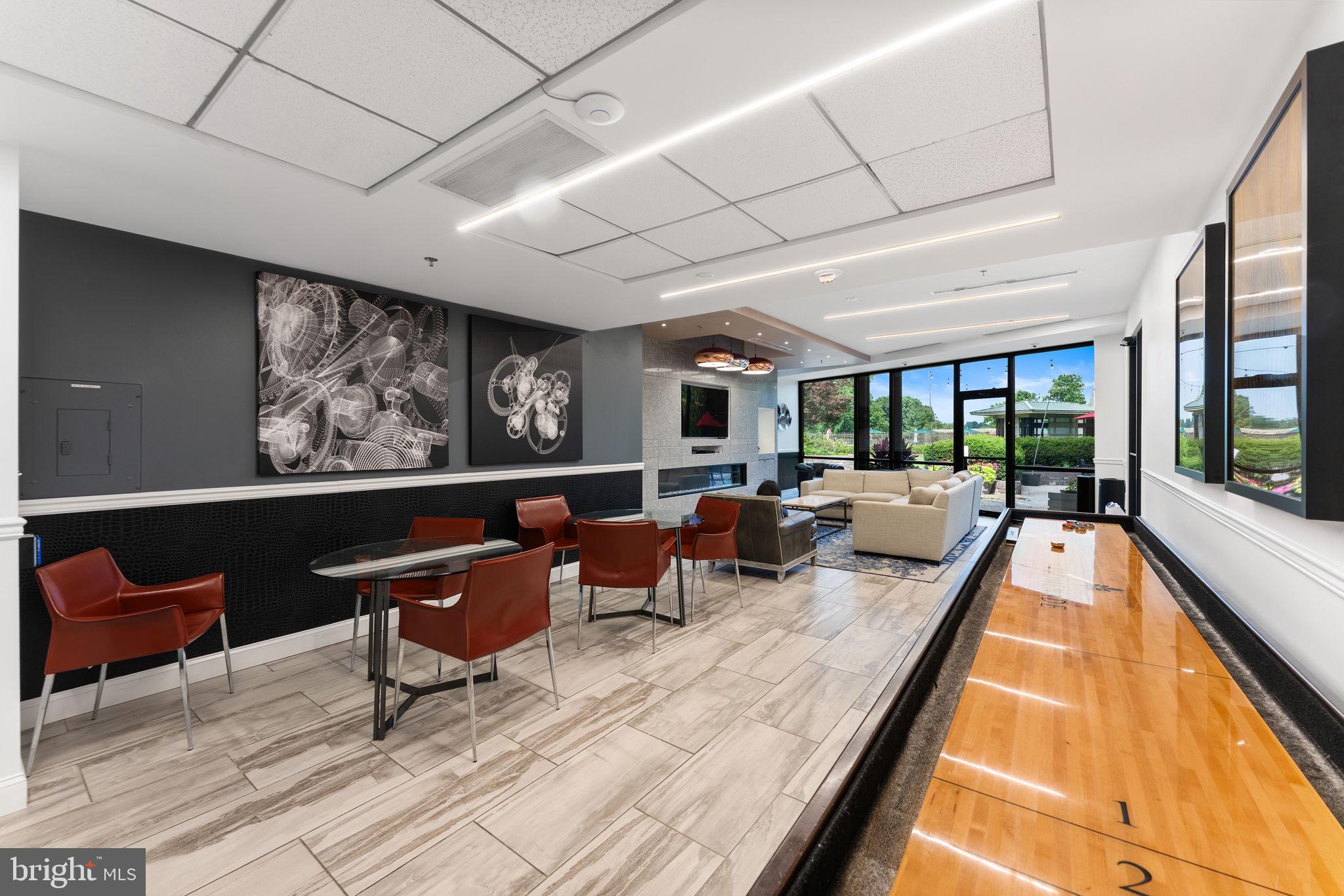 PROMENADE TOWERS - Residential