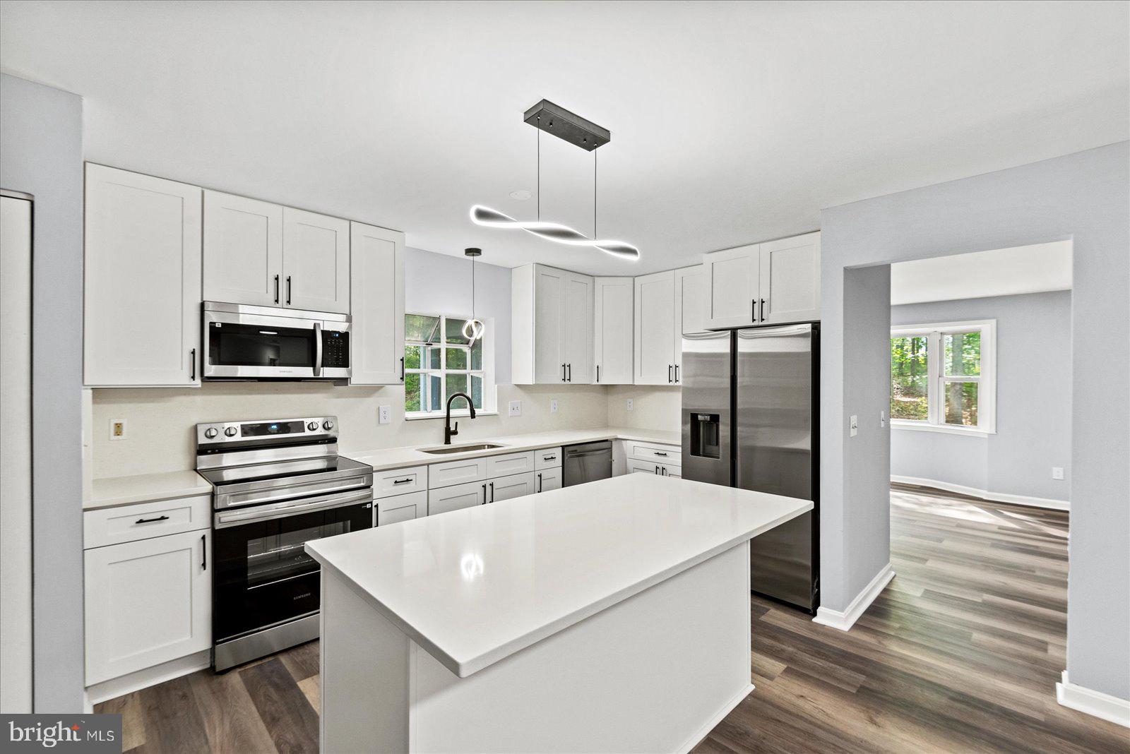 1309 LAKEVIEW PARKWAY