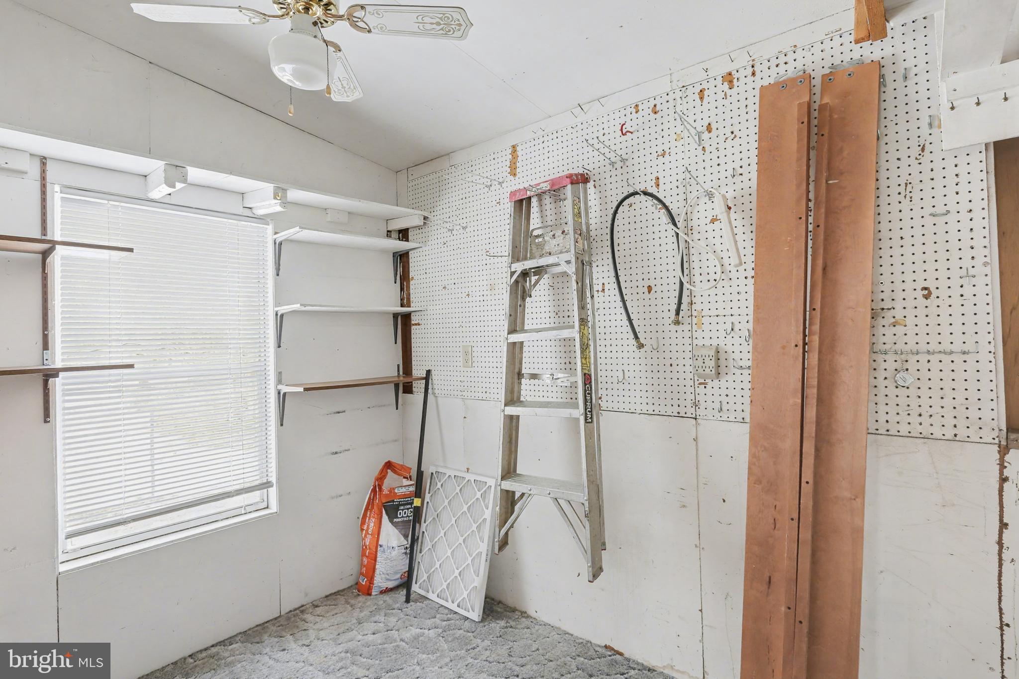 COUNTRY MANOR FARMS - Residential