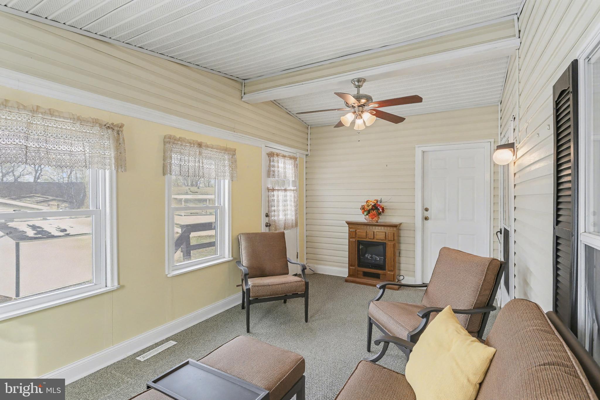 COUNTRY MANOR FARMS - Residential