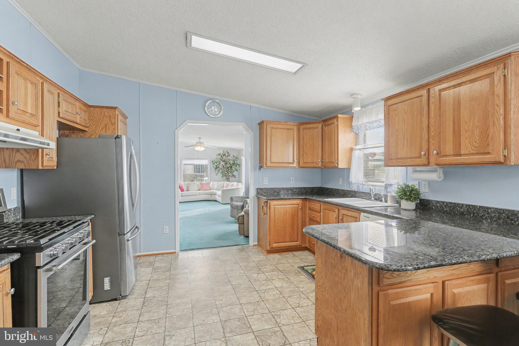 COUNTRY MANOR FARMS - Residential