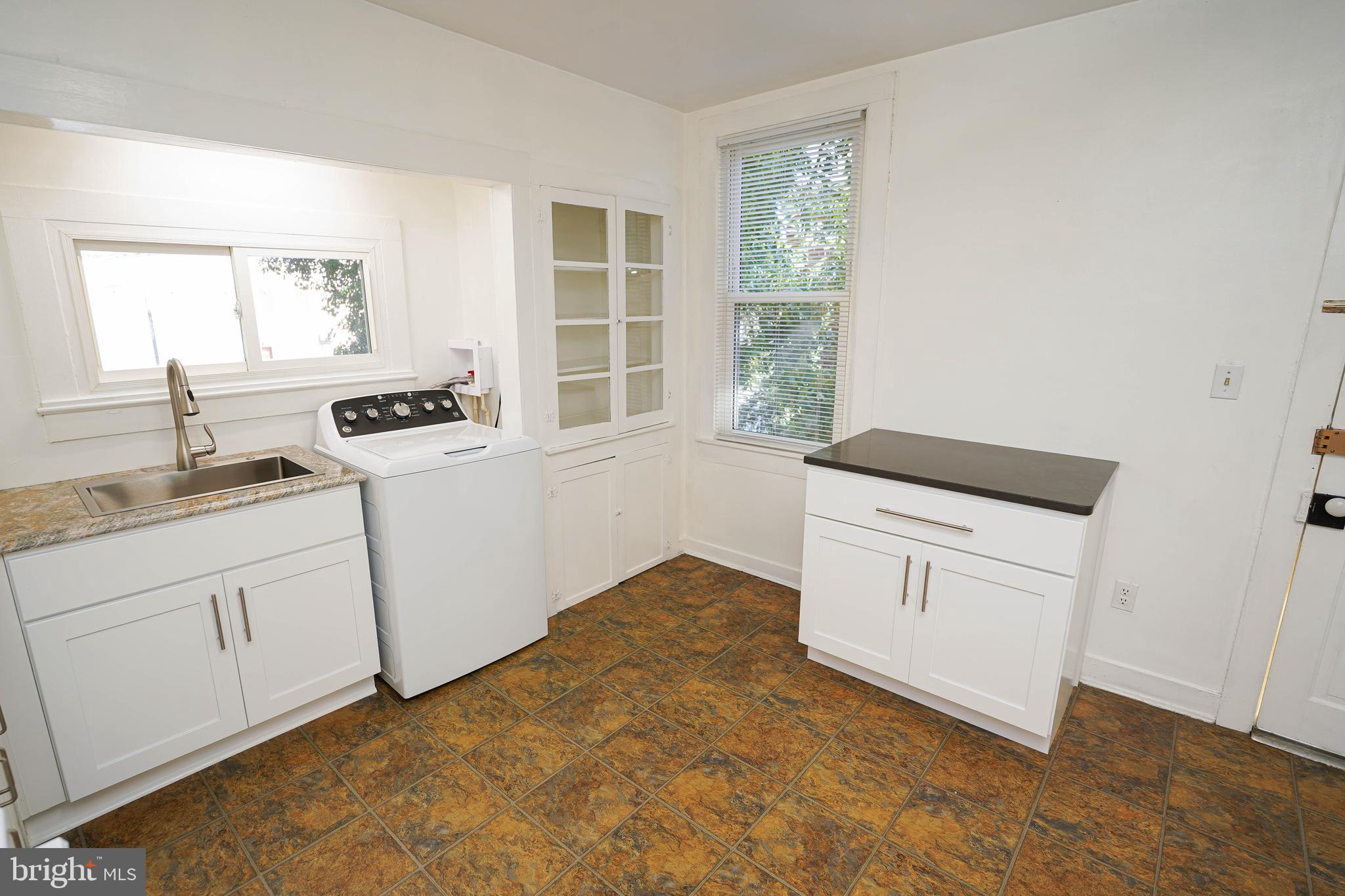 WEST END - Residential Lease