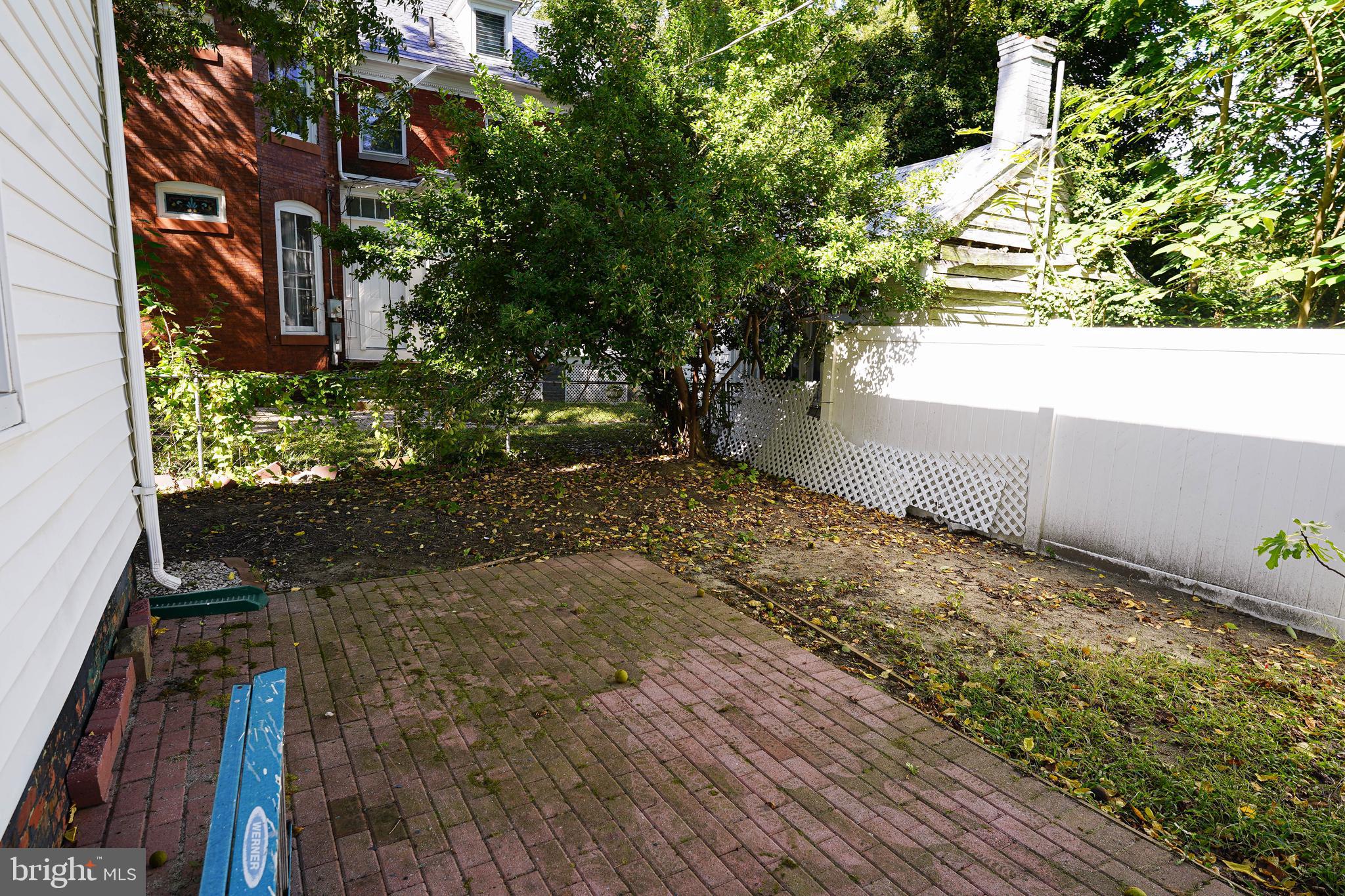 WEST END - Residential Lease