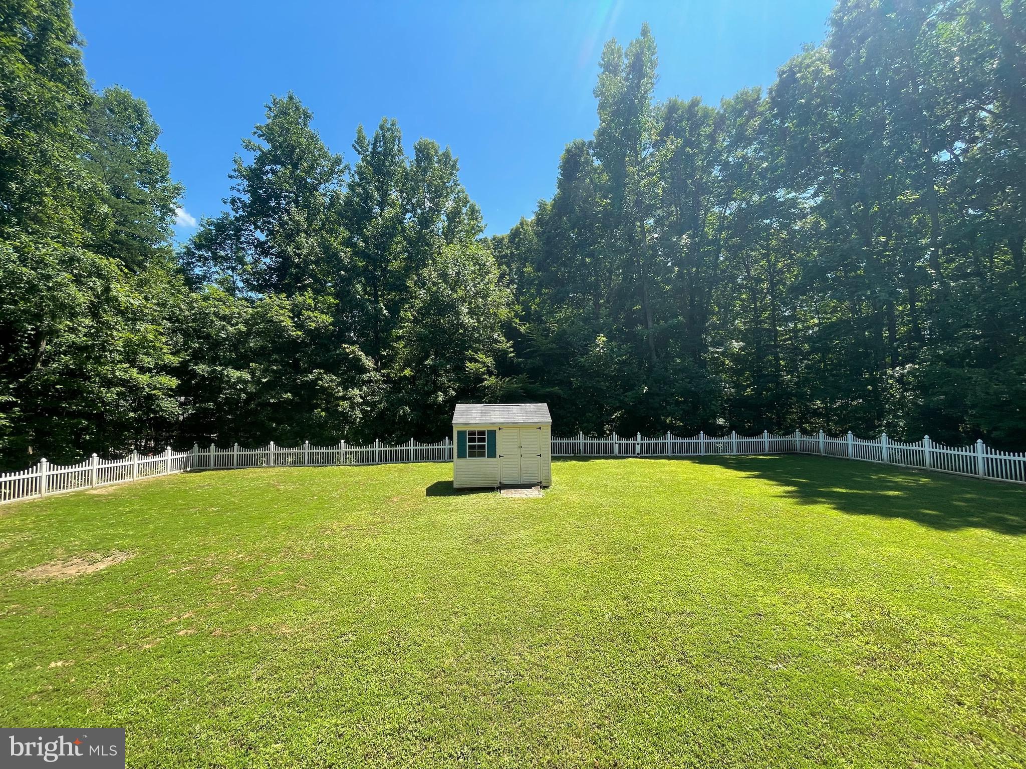 LAKE LAND - Residential Lease