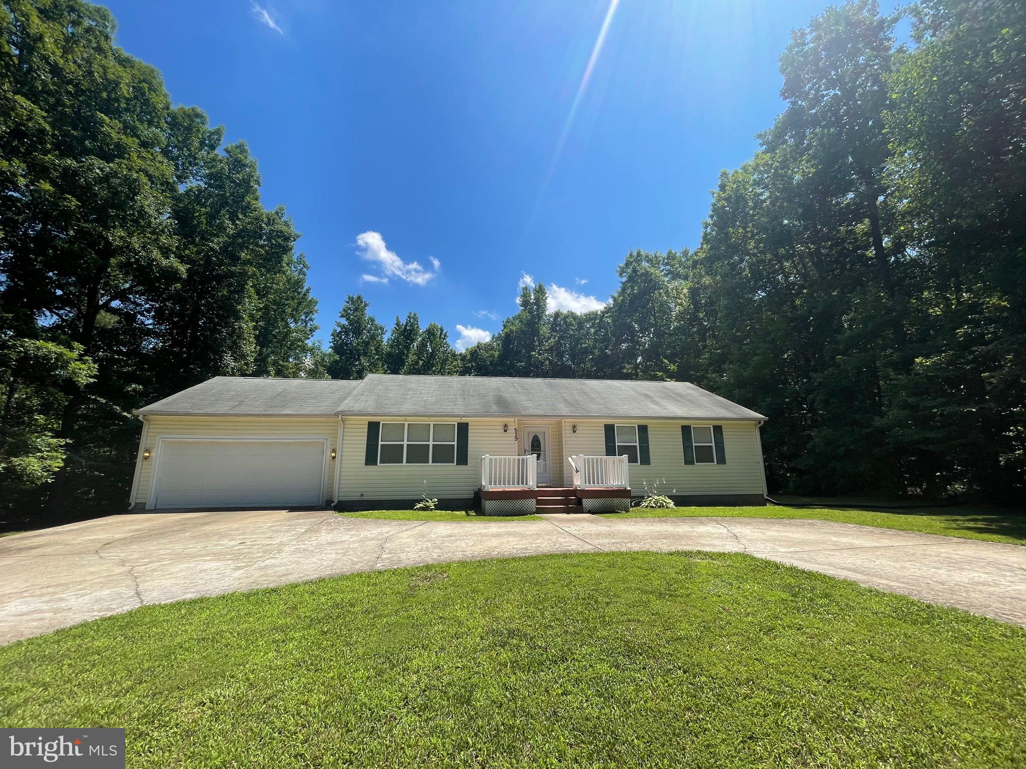 LAKE LAND - Residential Lease