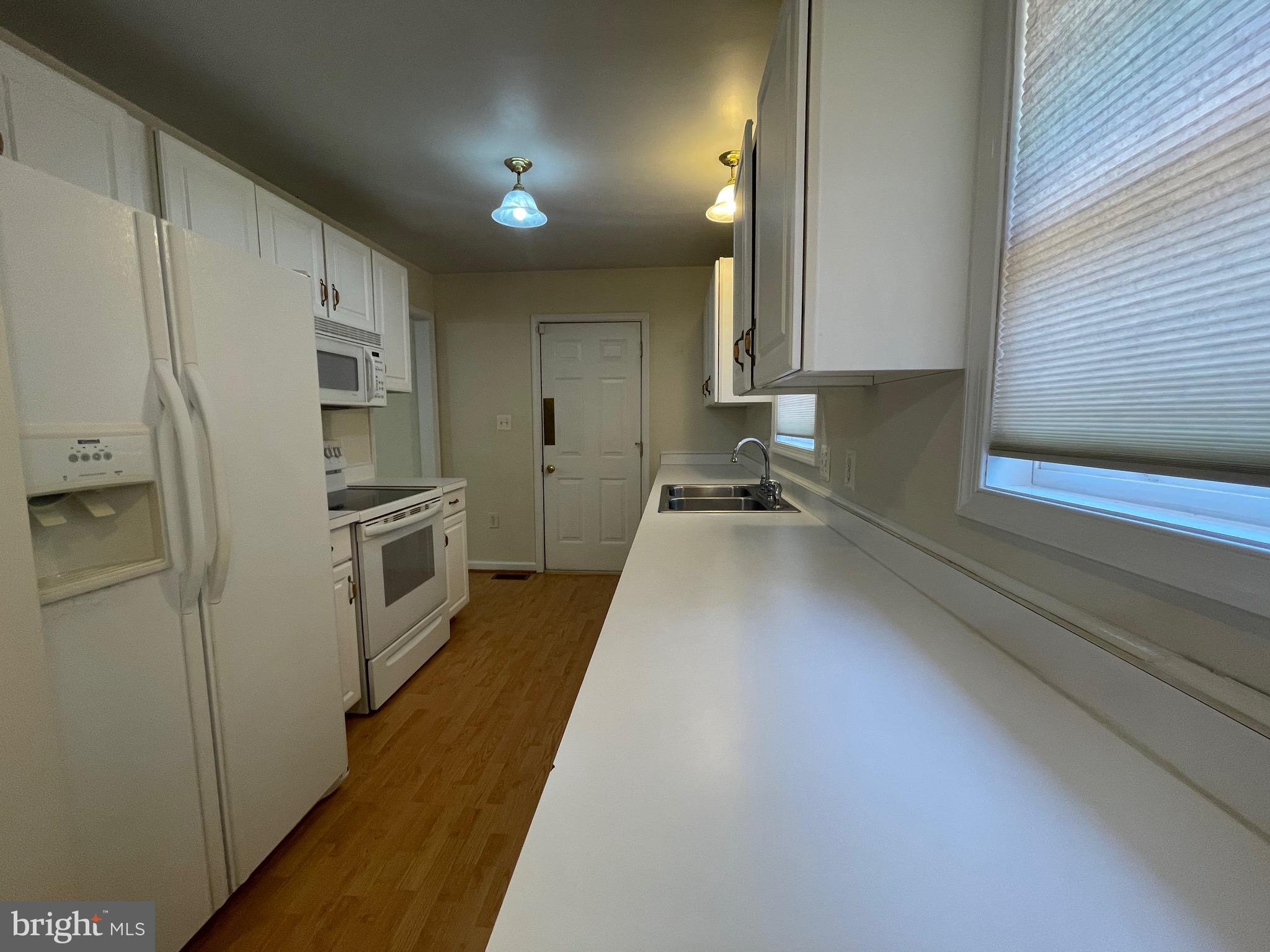 LAKE LAND - Residential Lease