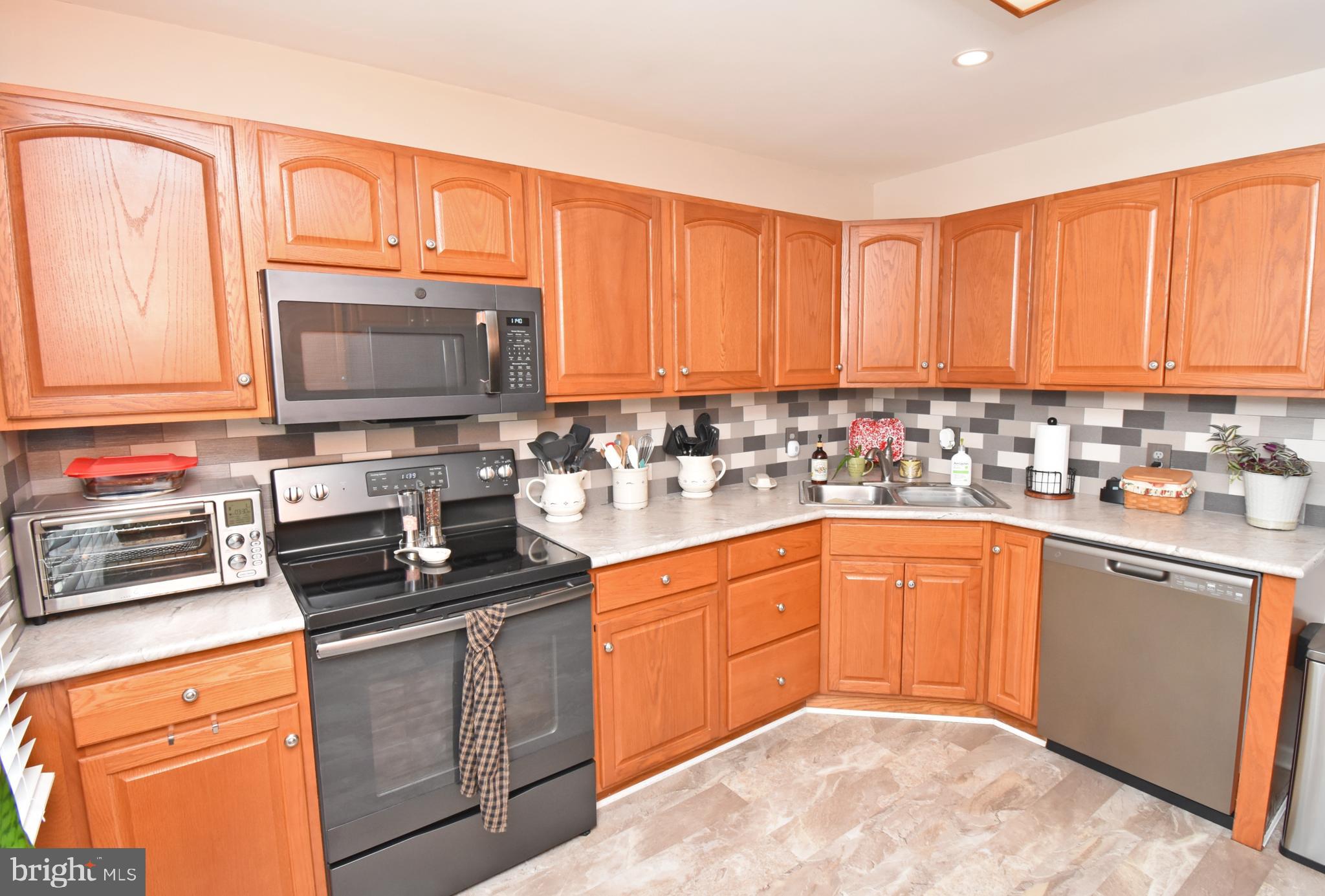 1068 CARAVAN WAY