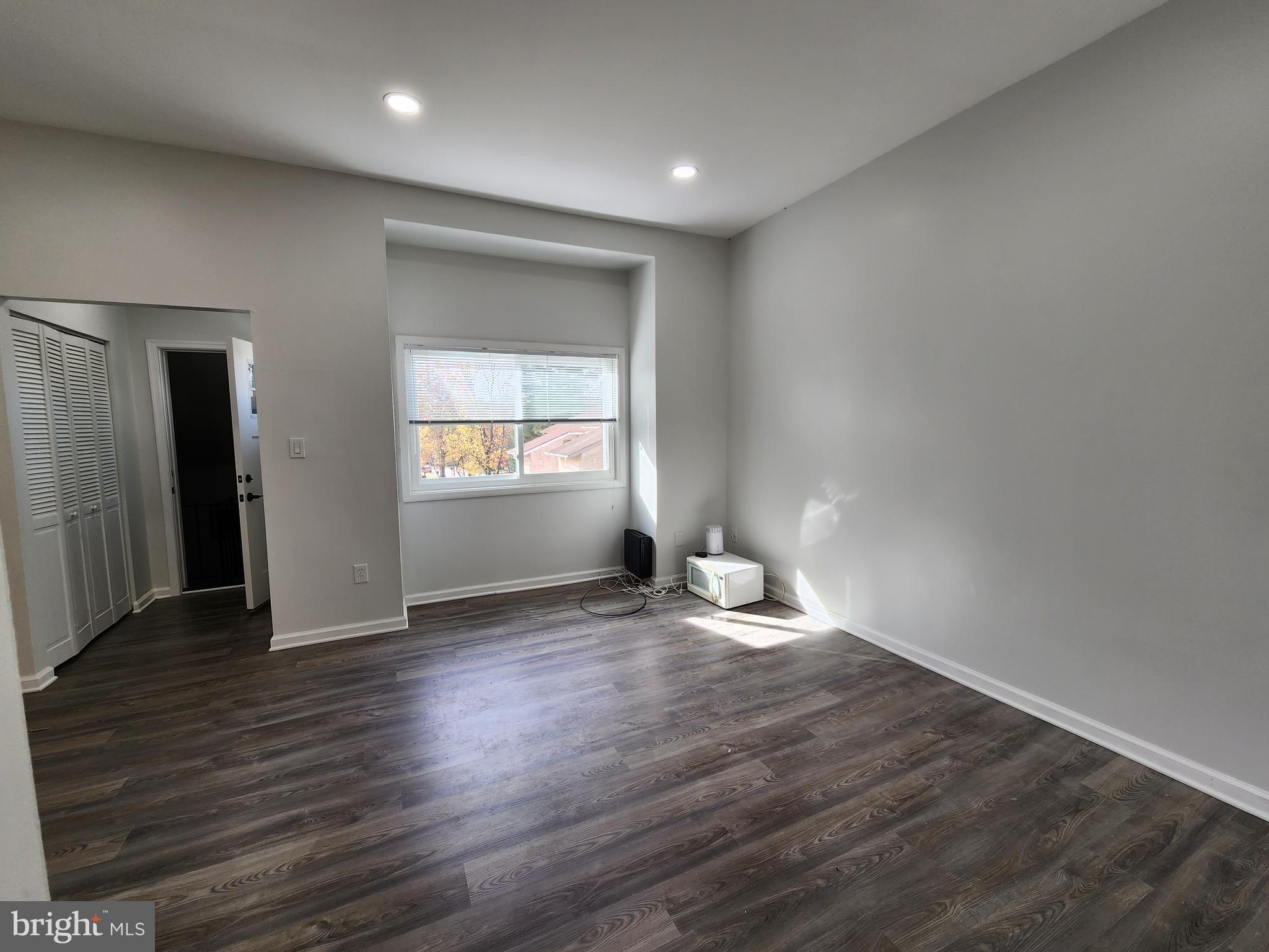 OAKLAND MILLS - Residential Lease