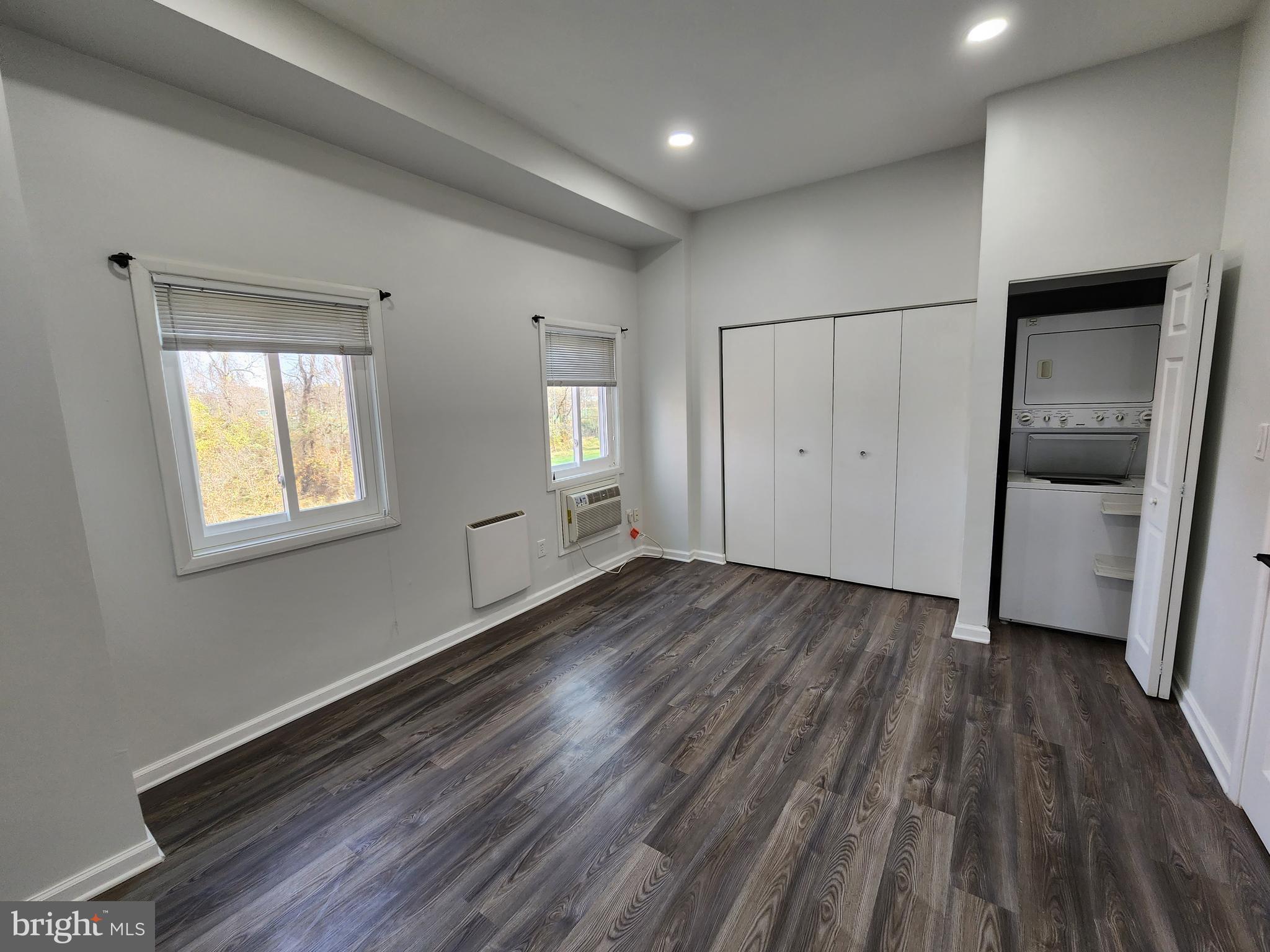 OAKLAND MILLS - Residential Lease