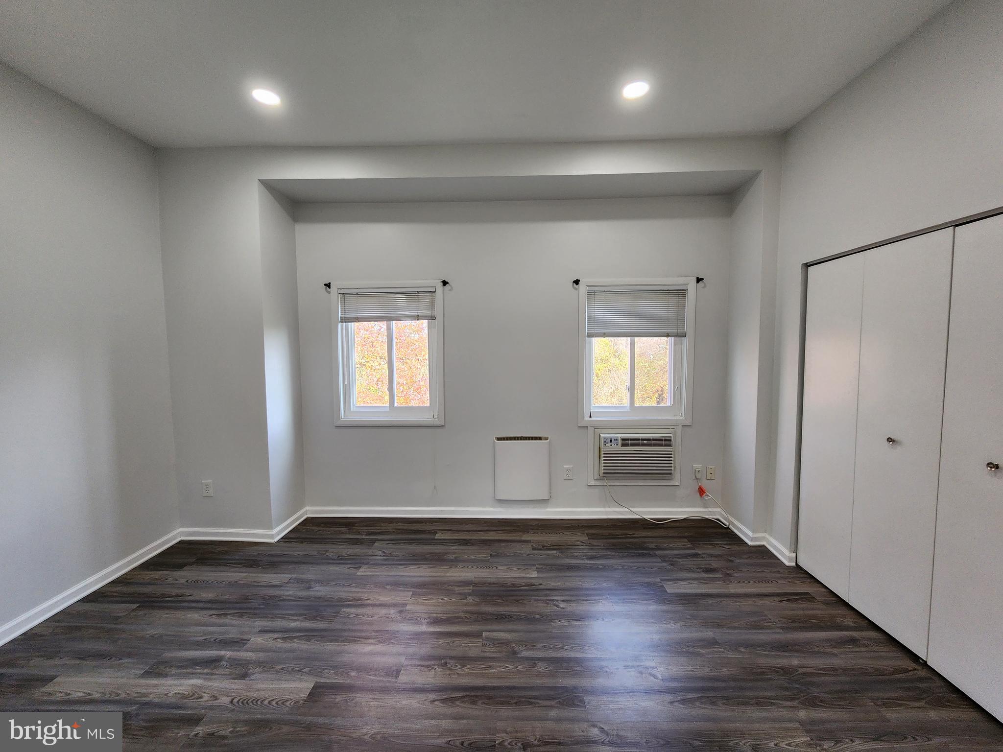 OAKLAND MILLS - Residential Lease