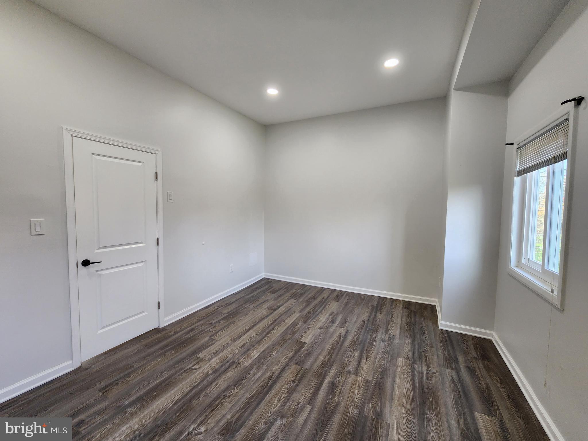 OAKLAND MILLS - Residential Lease