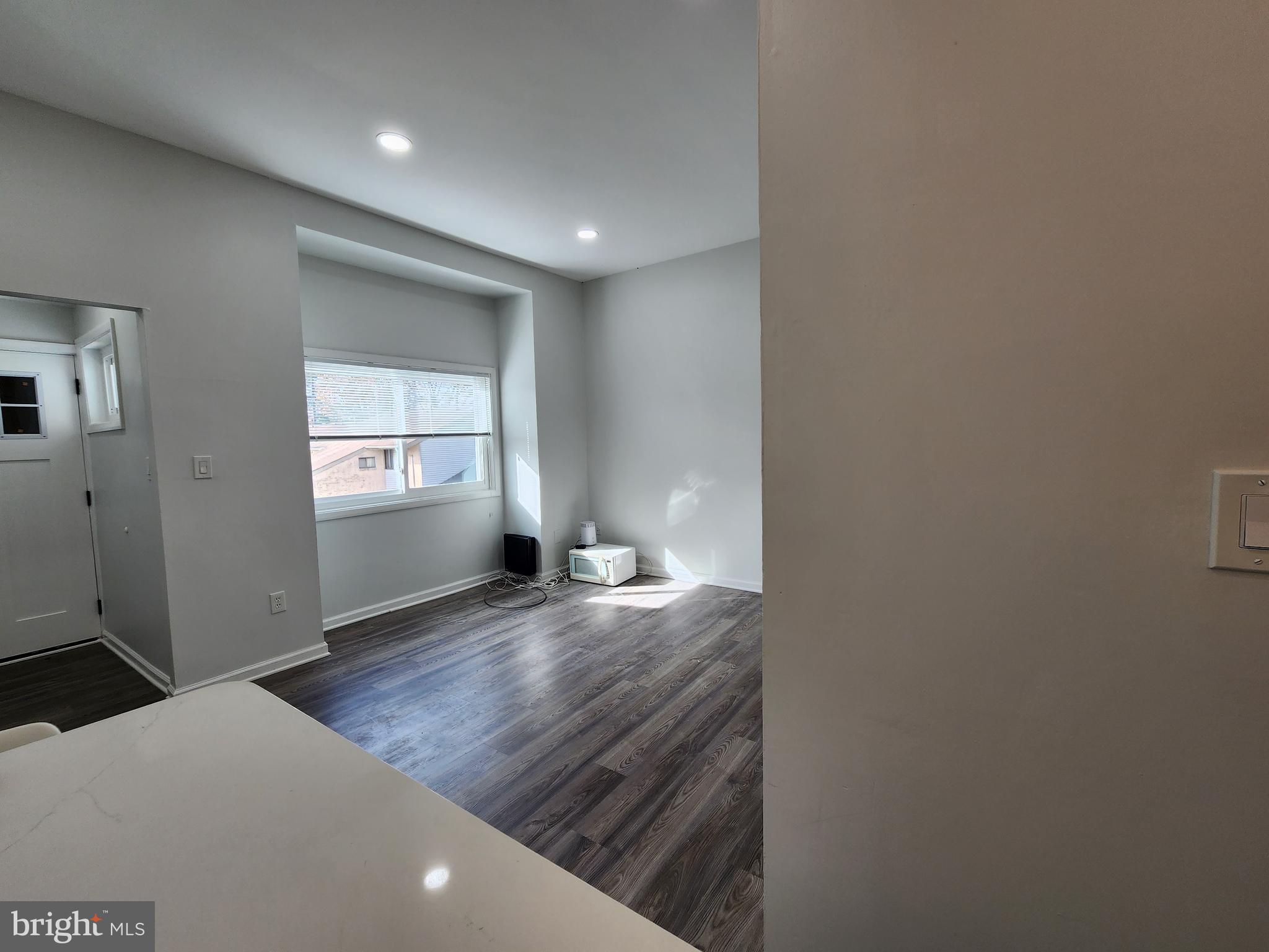 OAKLAND MILLS - Residential Lease