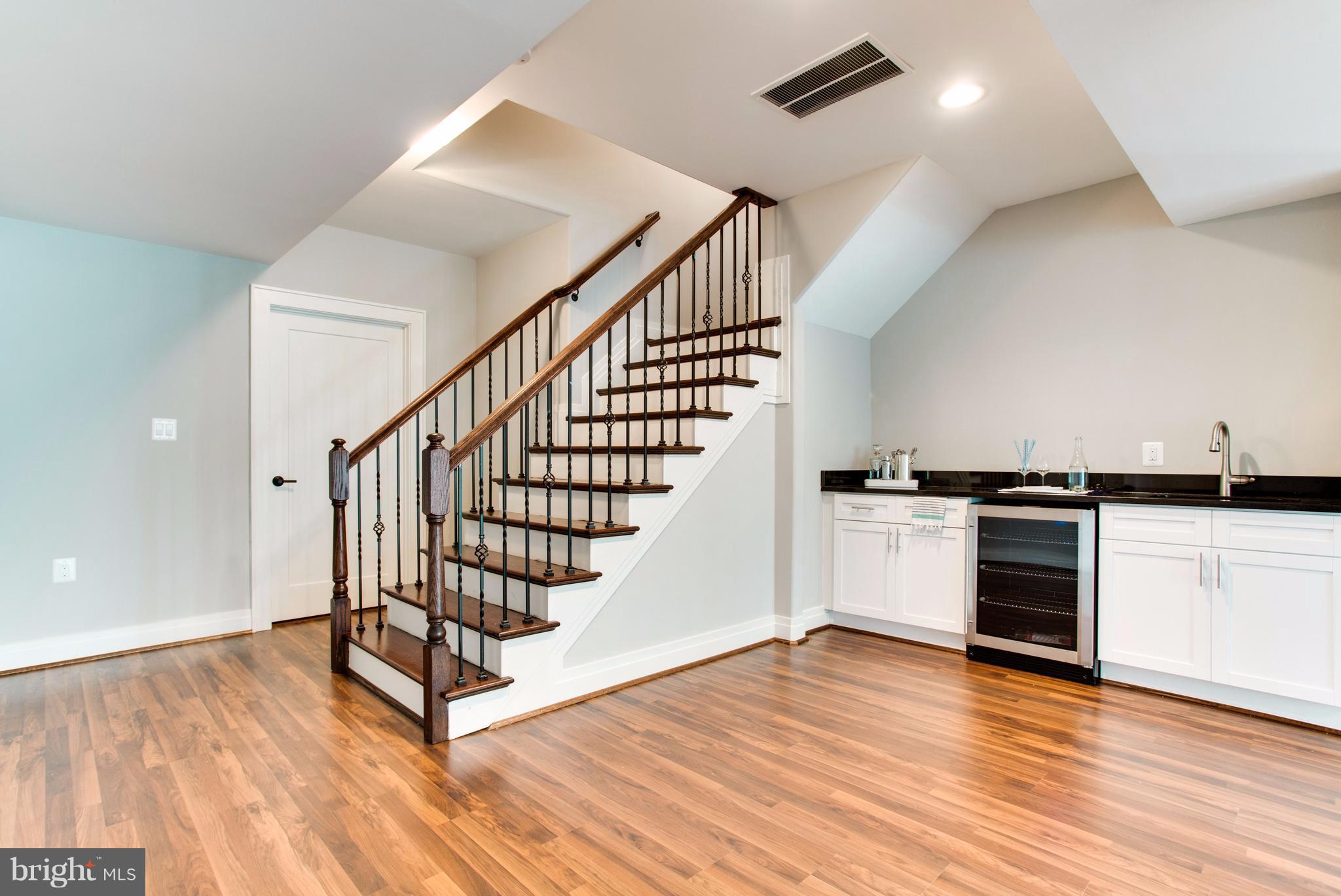 VIENNA WOODS - Residential