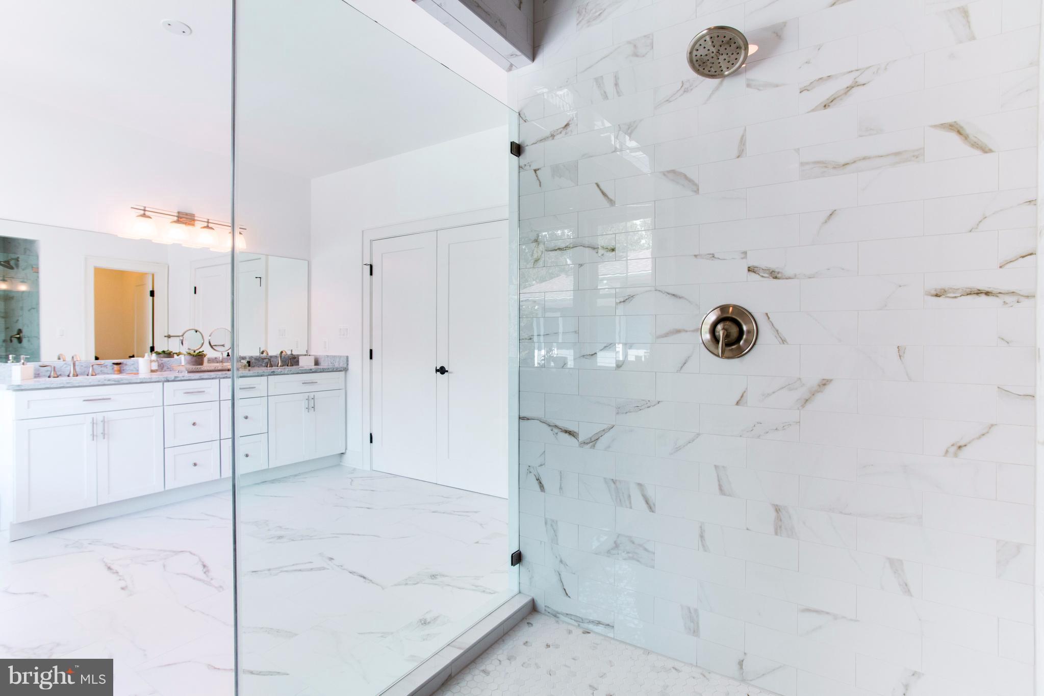 VIENNA WOODS - Residential