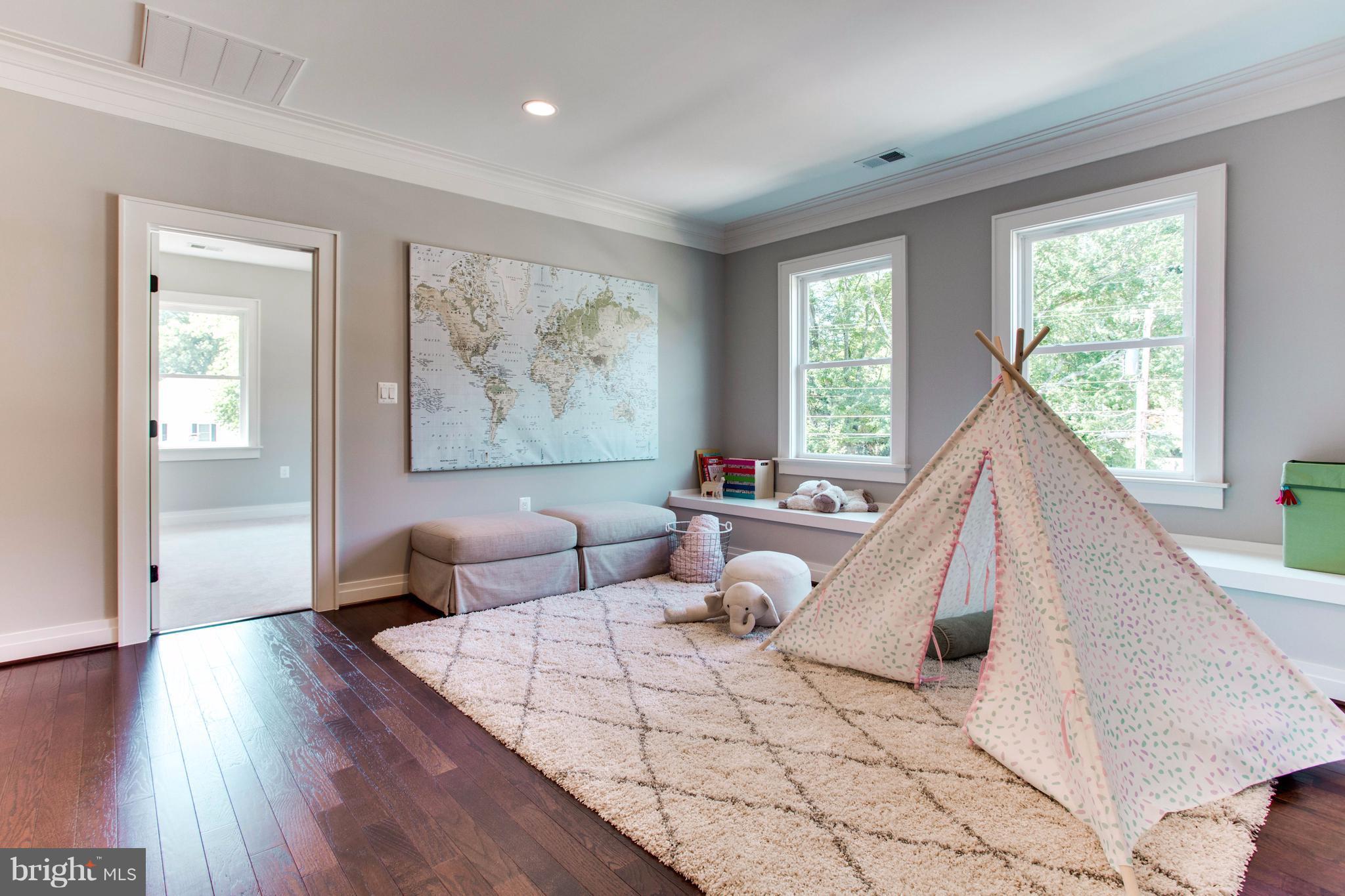 VIENNA WOODS - Residential