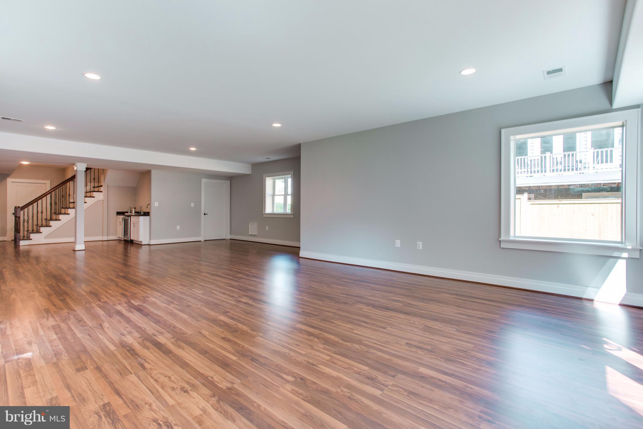 VIENNA WOODS - Residential