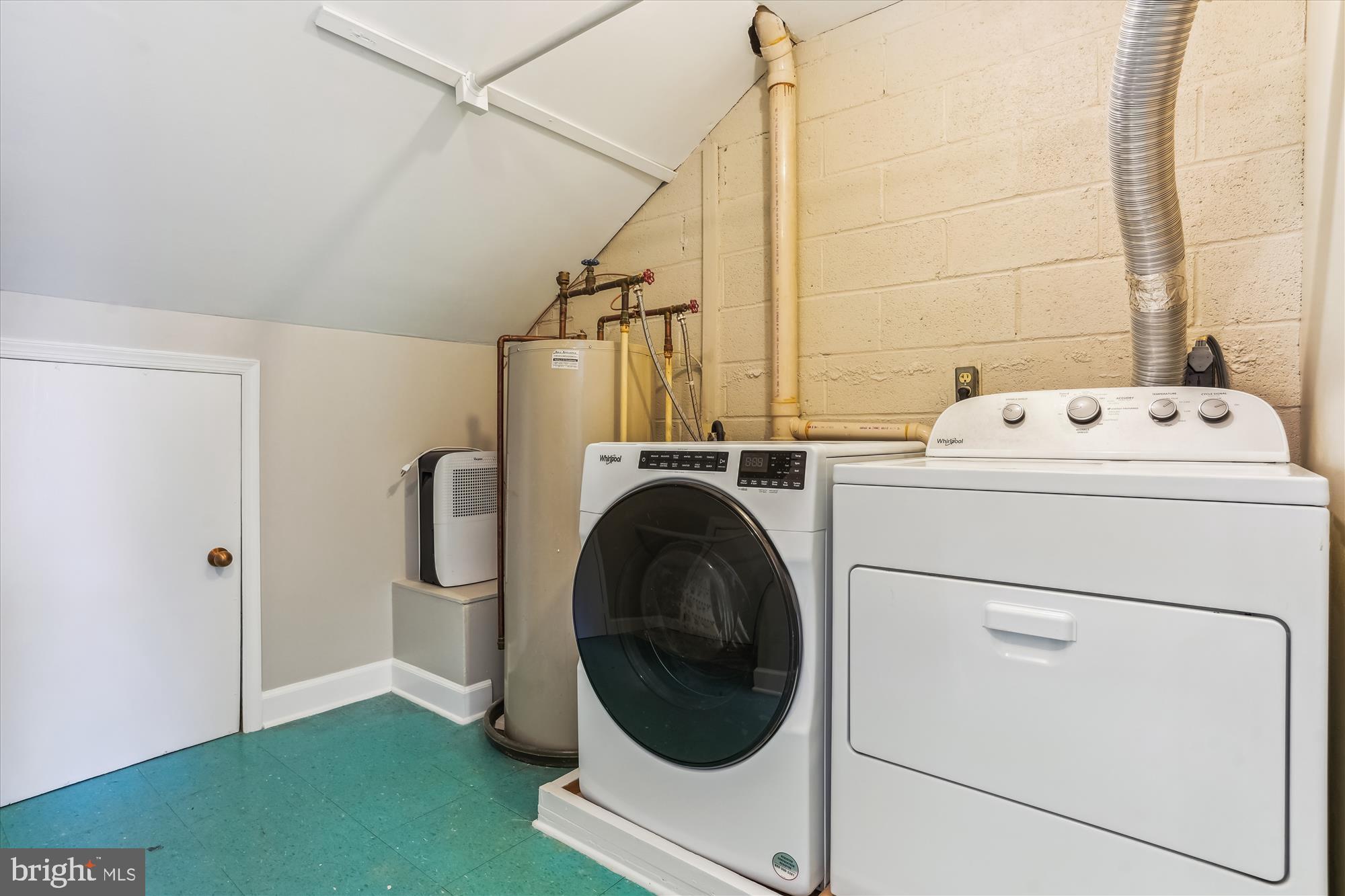 CANAL WAY - Residential Lease