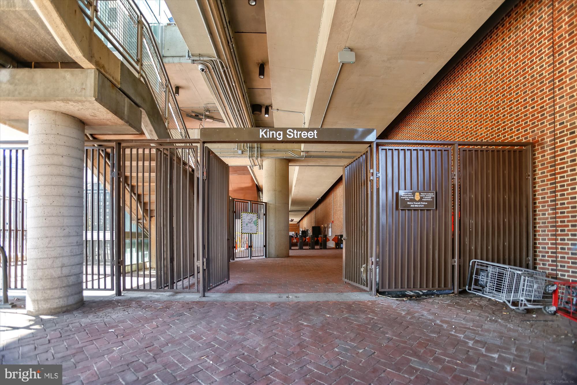 CANAL WAY - Residential Lease