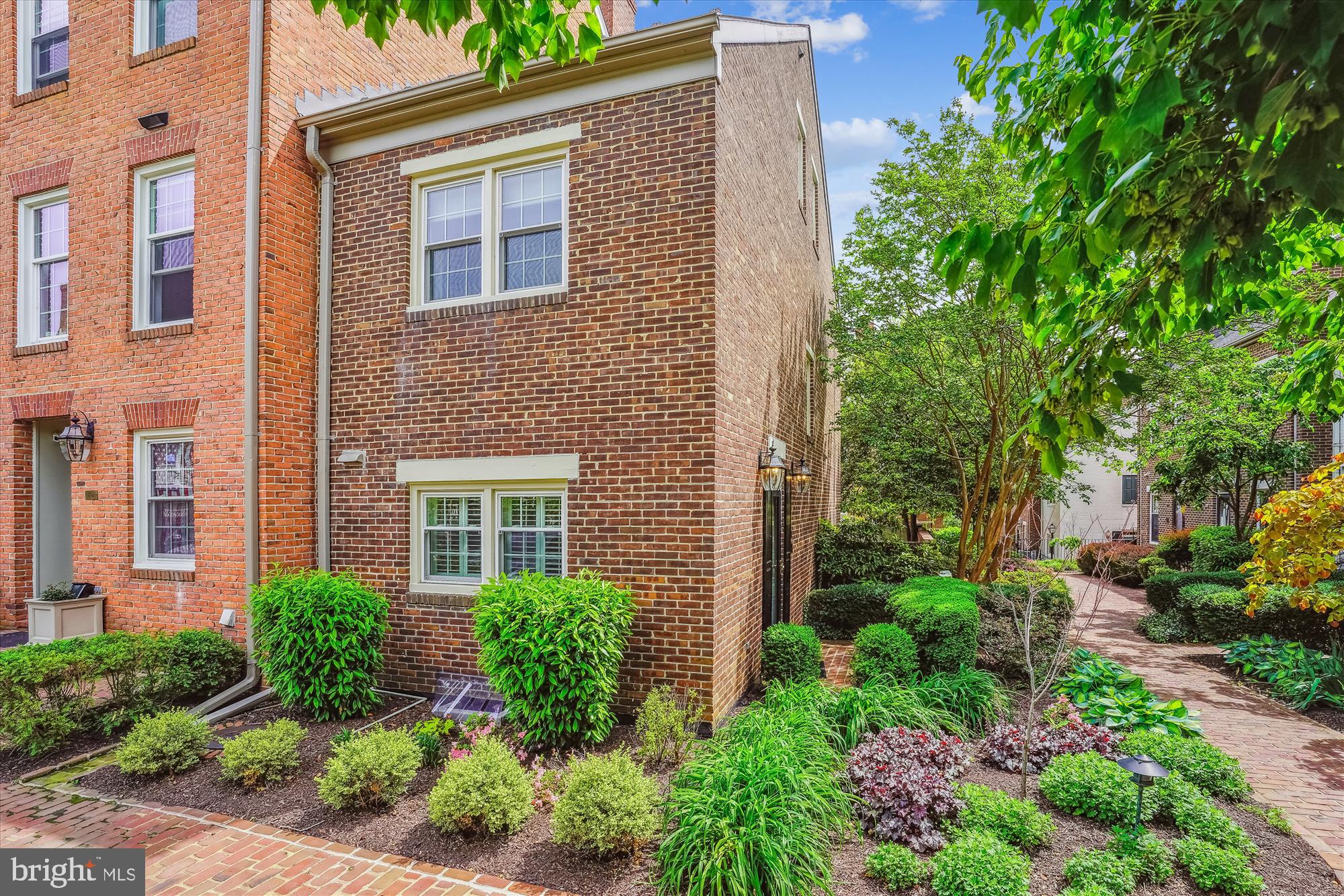 CANAL WAY - Residential Lease