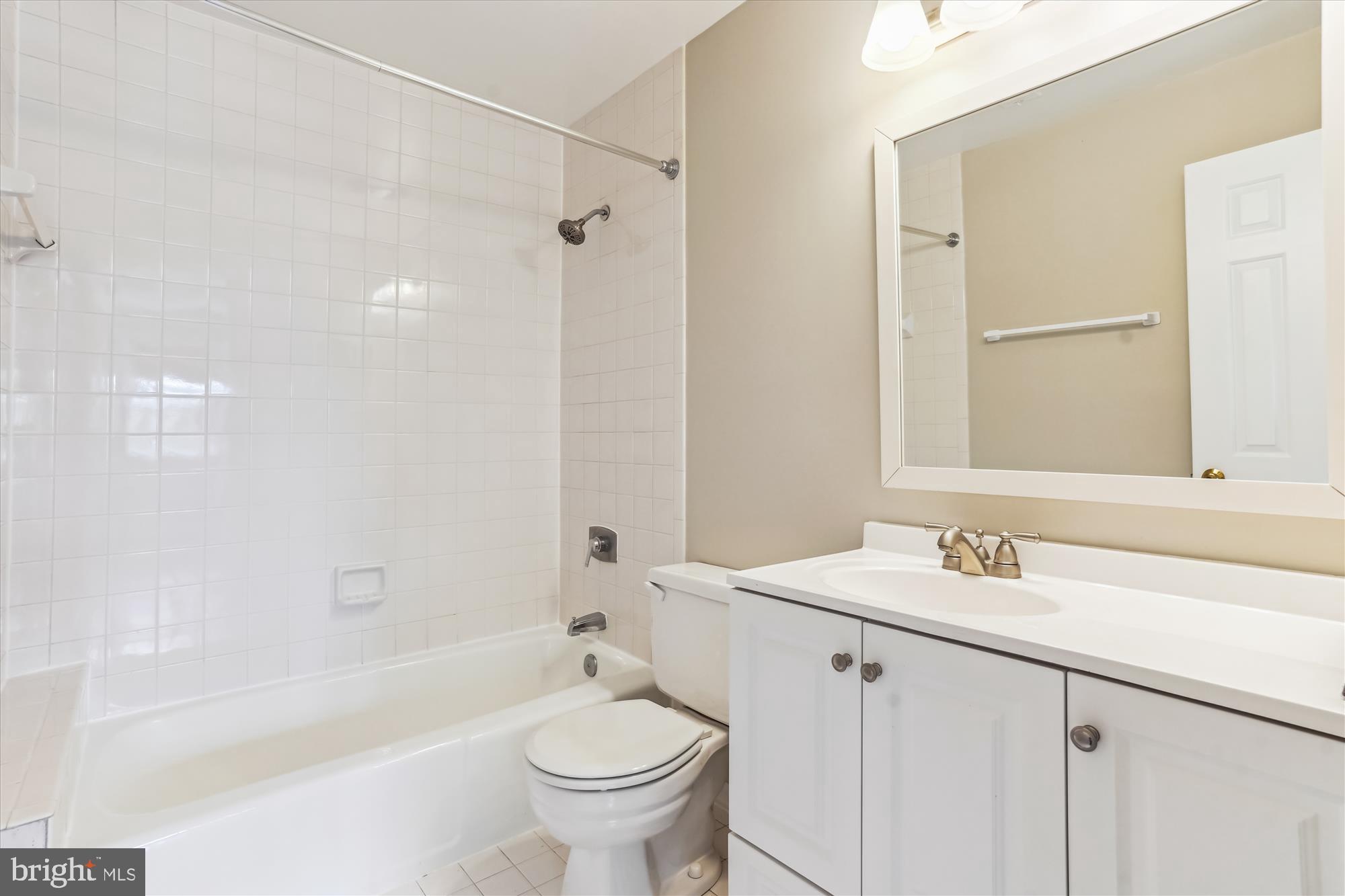 CANAL WAY - Residential Lease