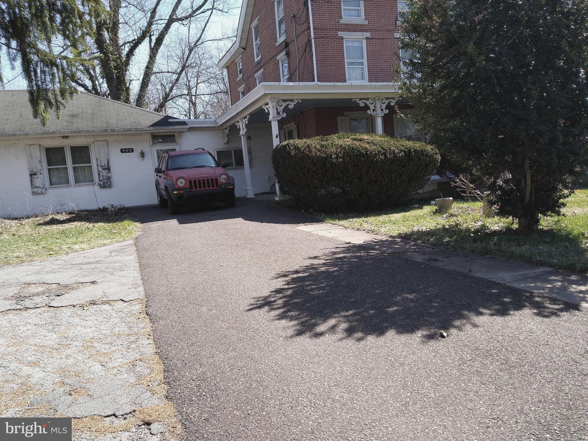 900 HOMESTEAD LANE