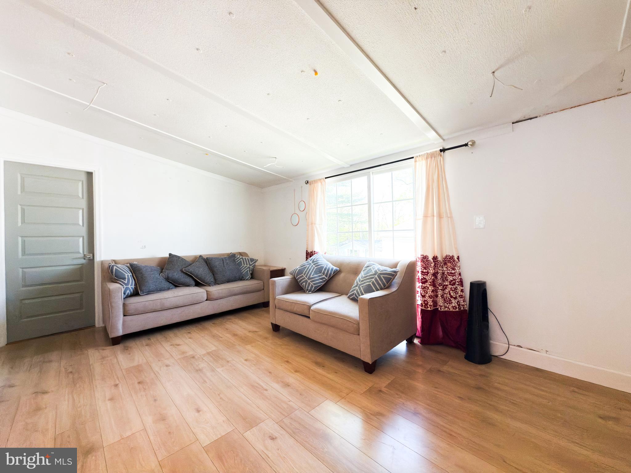 PARKWAY VILLAGE MANUFACTURED HOME COMMUNITY - Residential